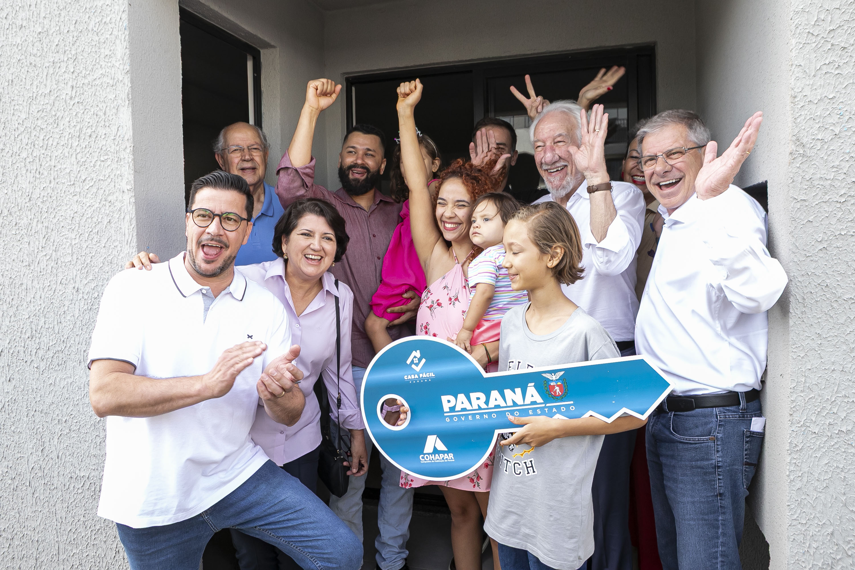 Com apoio do Estado, 512 famílias de Londrina passam a viver em casa própria