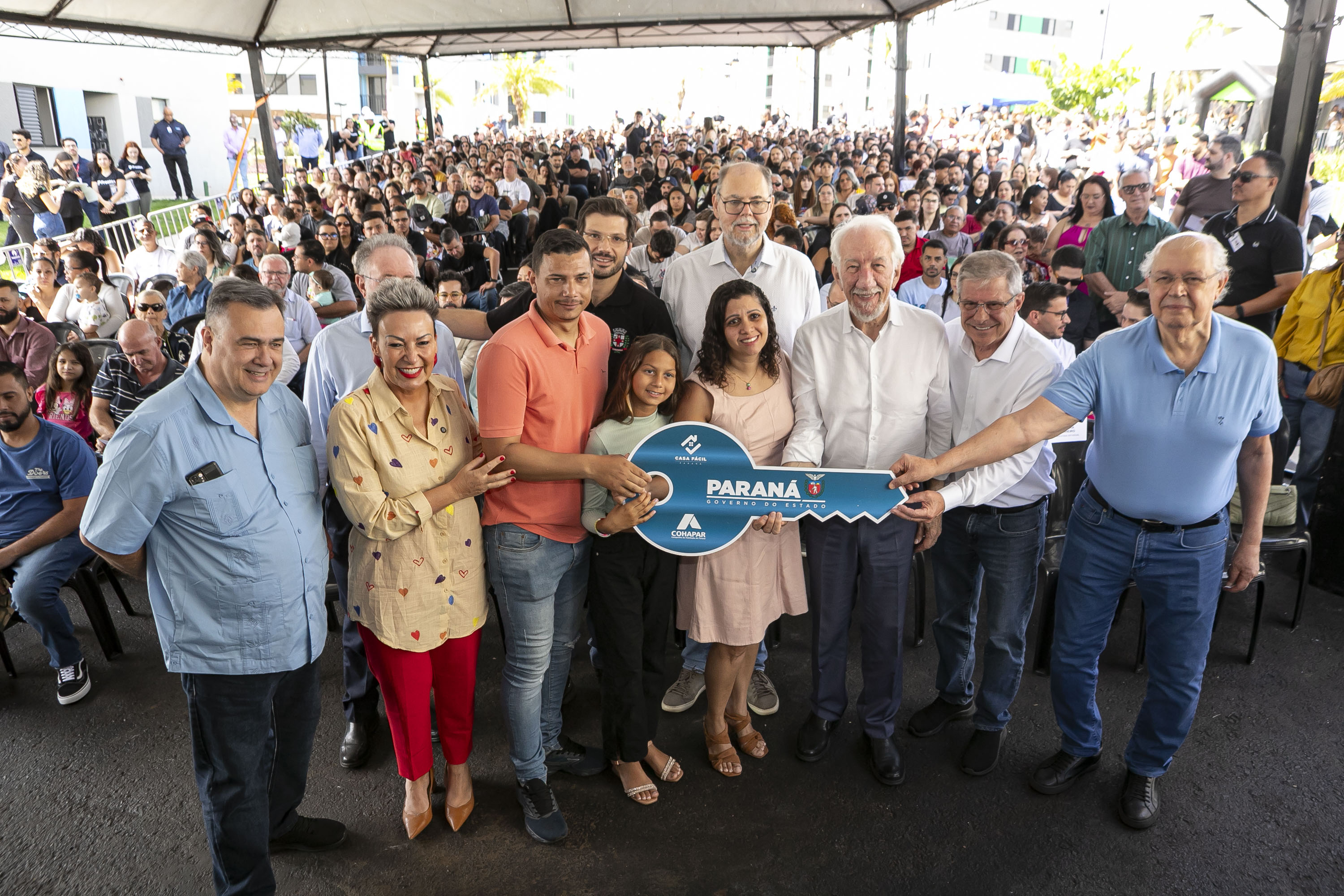 Com apoio do Estado, 512 famílias de Londrina passam a viver em casa própria