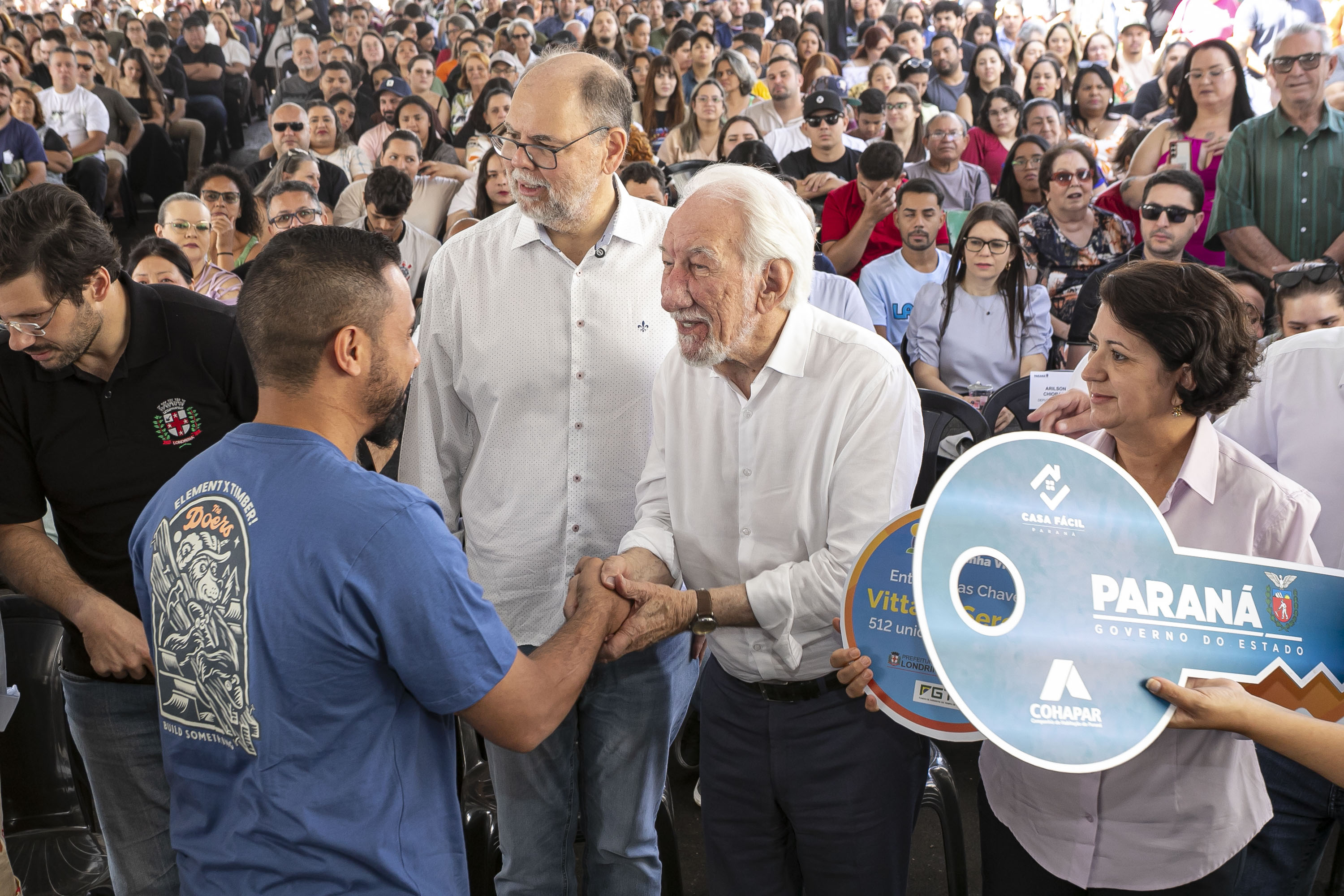 Com apoio do Estado, 512 famílias de Londrina passam a viver em casa própria