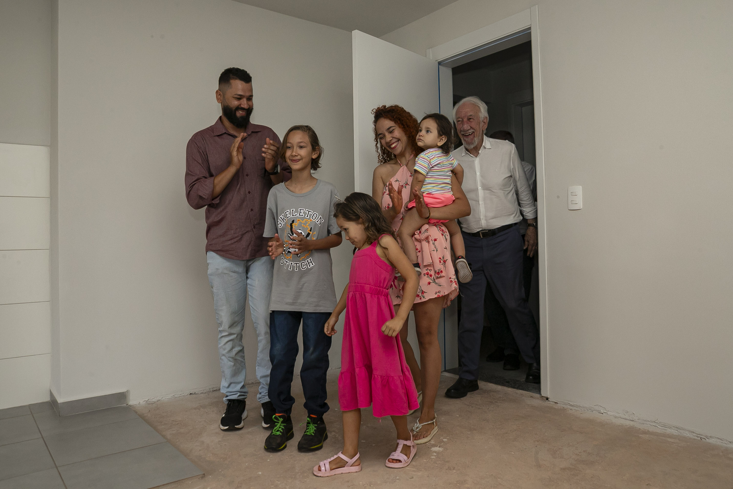 Com apoio do Estado, 512 famílias de Londrina passam a viver em casa própria