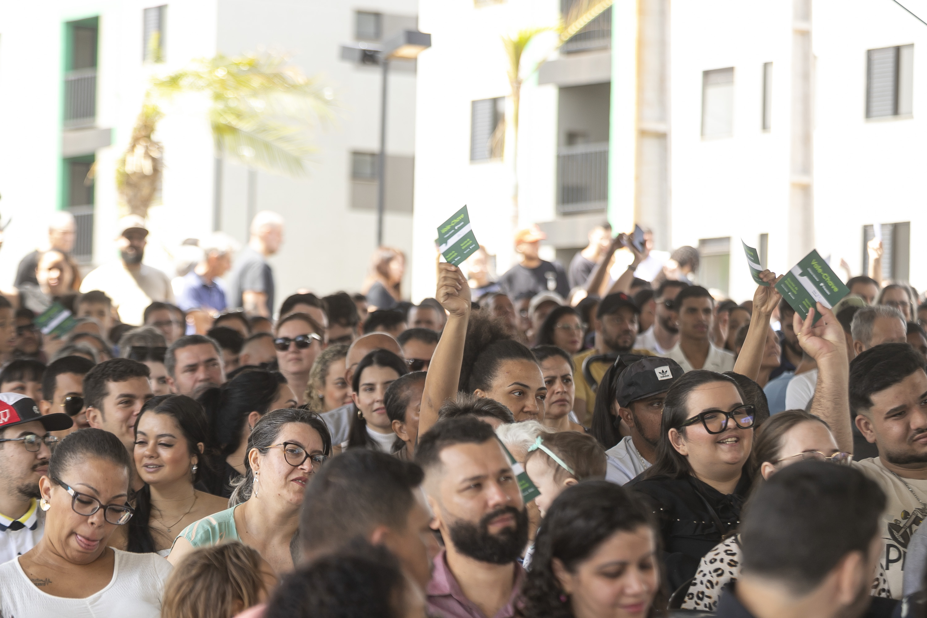 Com apoio do Estado, 512 famílias de Londrina passam a viver em casa própria