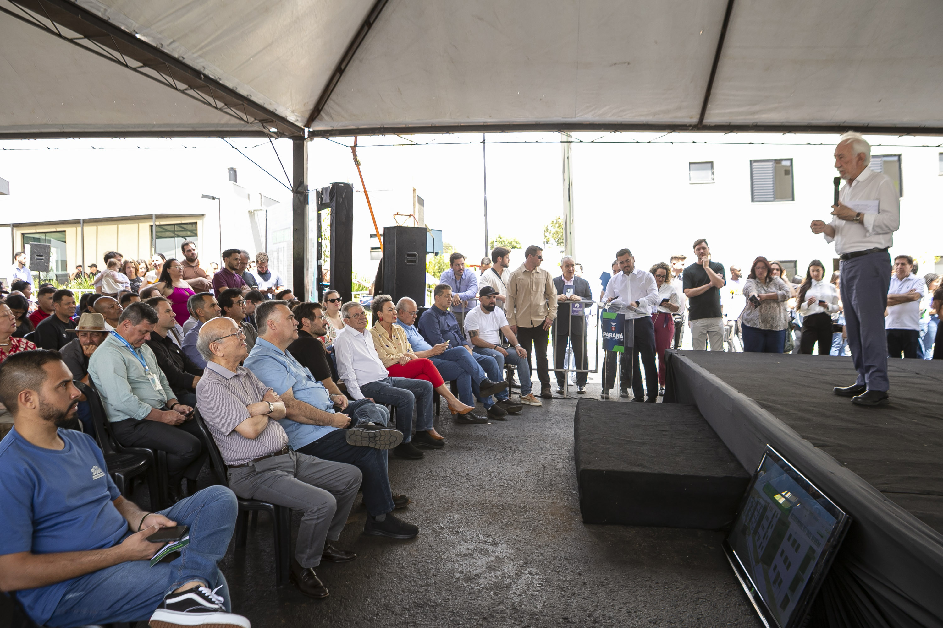 Com apoio do Estado, 512 famílias de Londrina passam a viver em casa própria