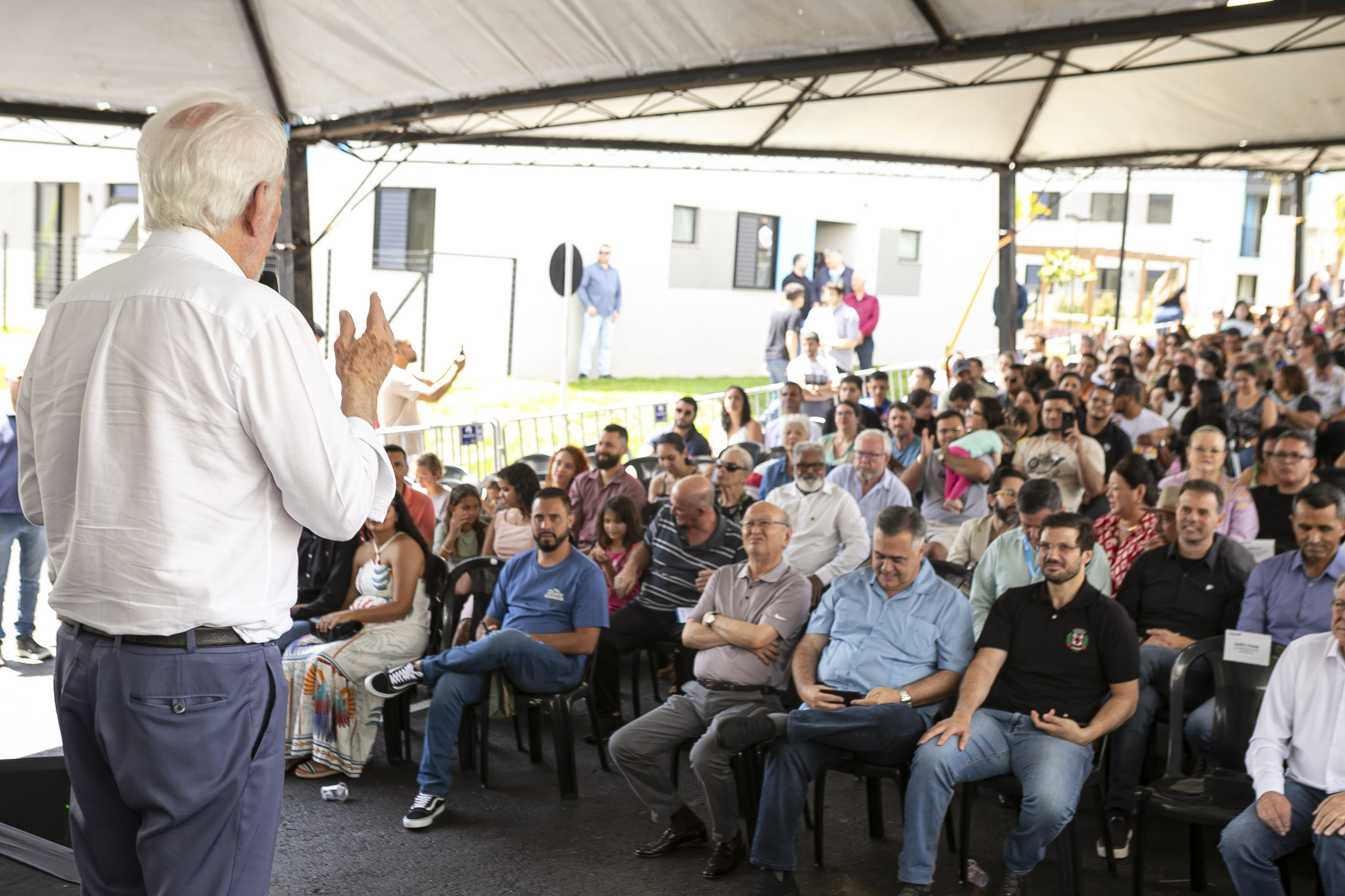 Com apoio do Estado, 512 famílias de Londrina passam a viver em casa própria
