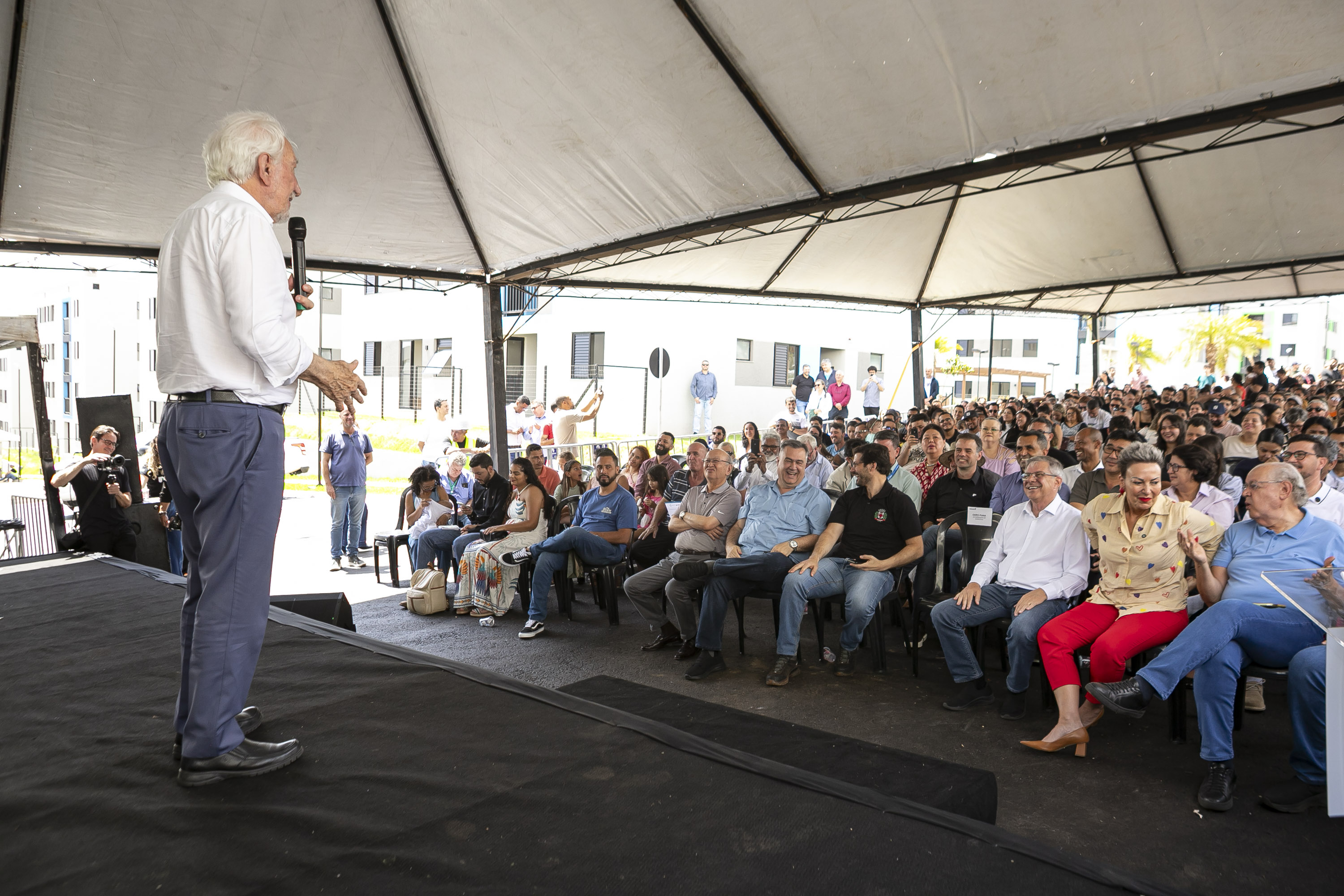 Com apoio do Estado, 512 famílias de Londrina passam a viver em casa própria