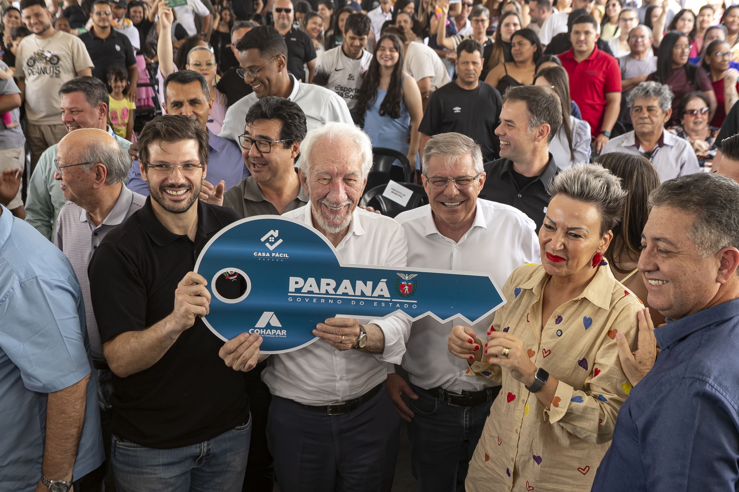 Com apoio do Estado, 512 famílias de Londrina passam a viver em casa própria