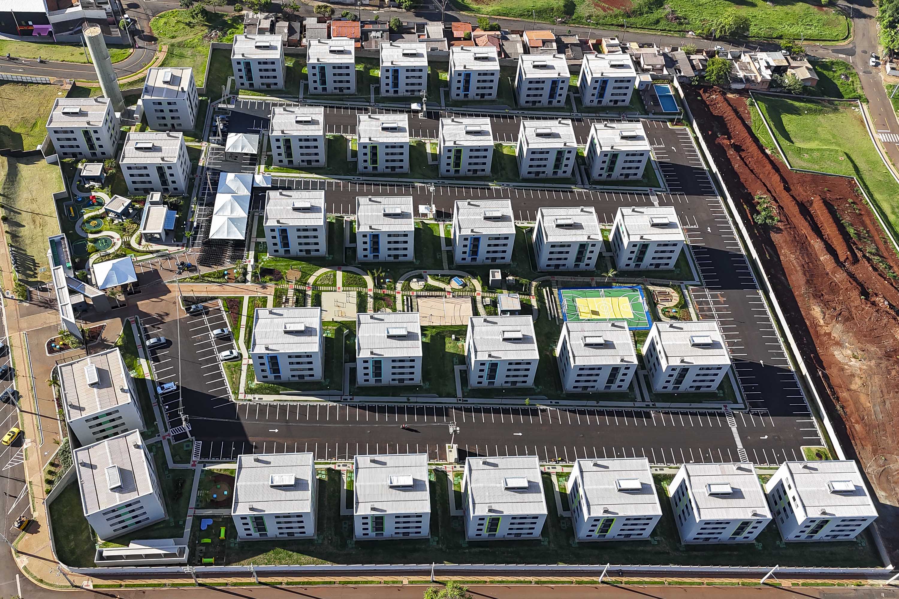 Com apoio do Estado, 512 famílias de Londrina passam a viver em casa própria