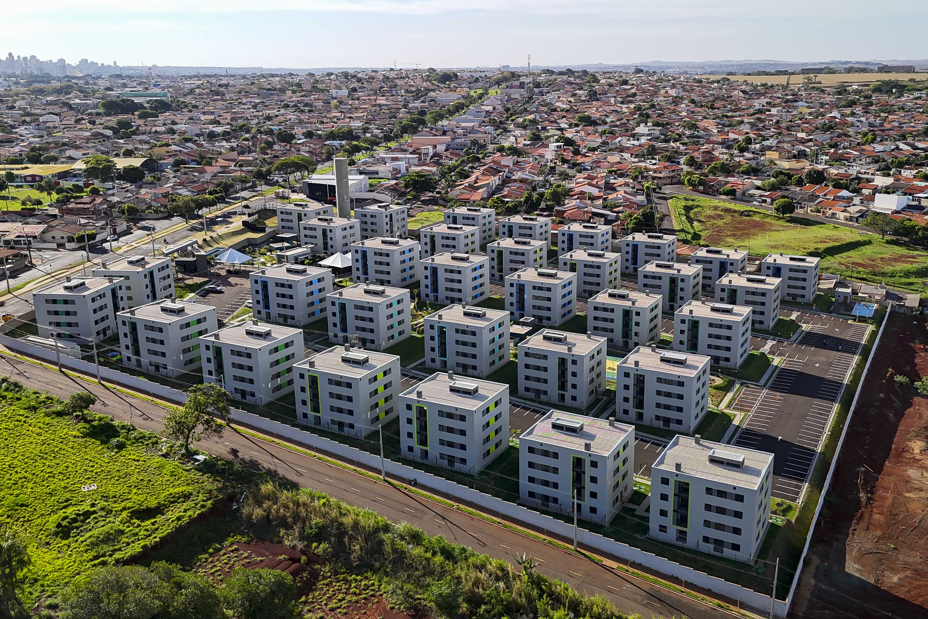 Com apoio do Estado, 512 famílias de Londrina passam a viver em casa própria