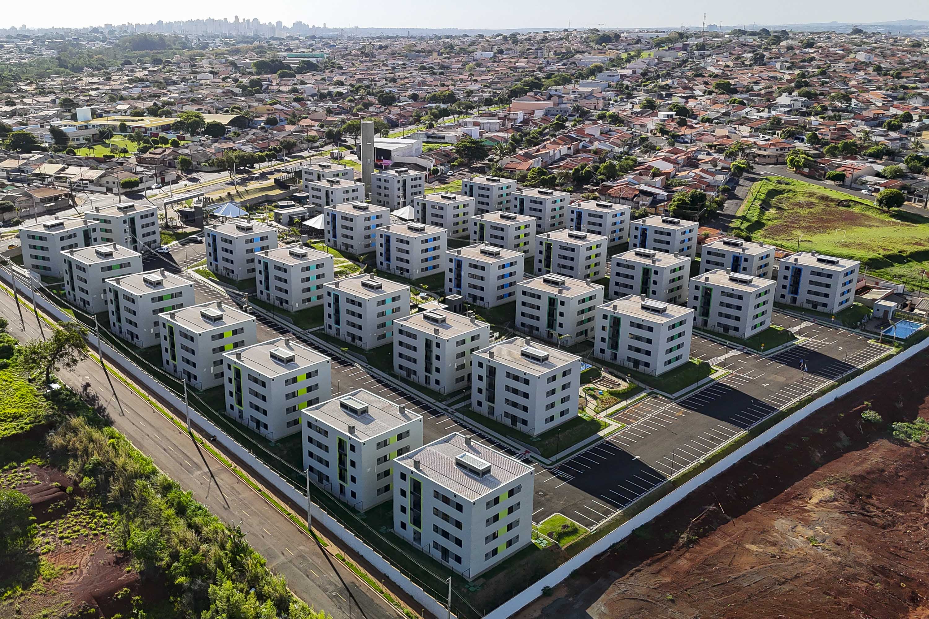 Com apoio do Estado, 512 famílias de Londrina passam a viver em casa própria