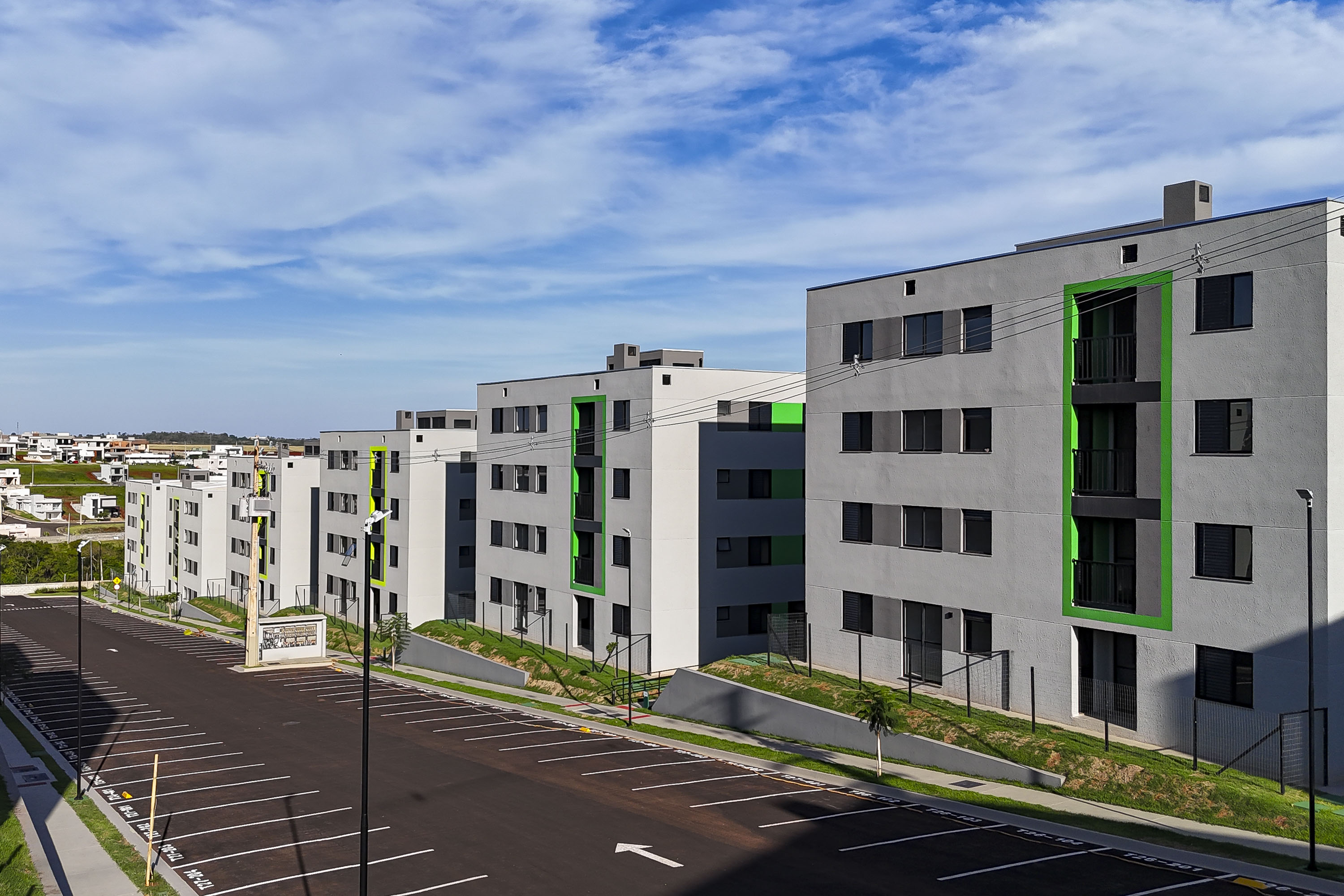 Com apoio do Estado, 512 famílias de Londrina passam a viver em casa própria