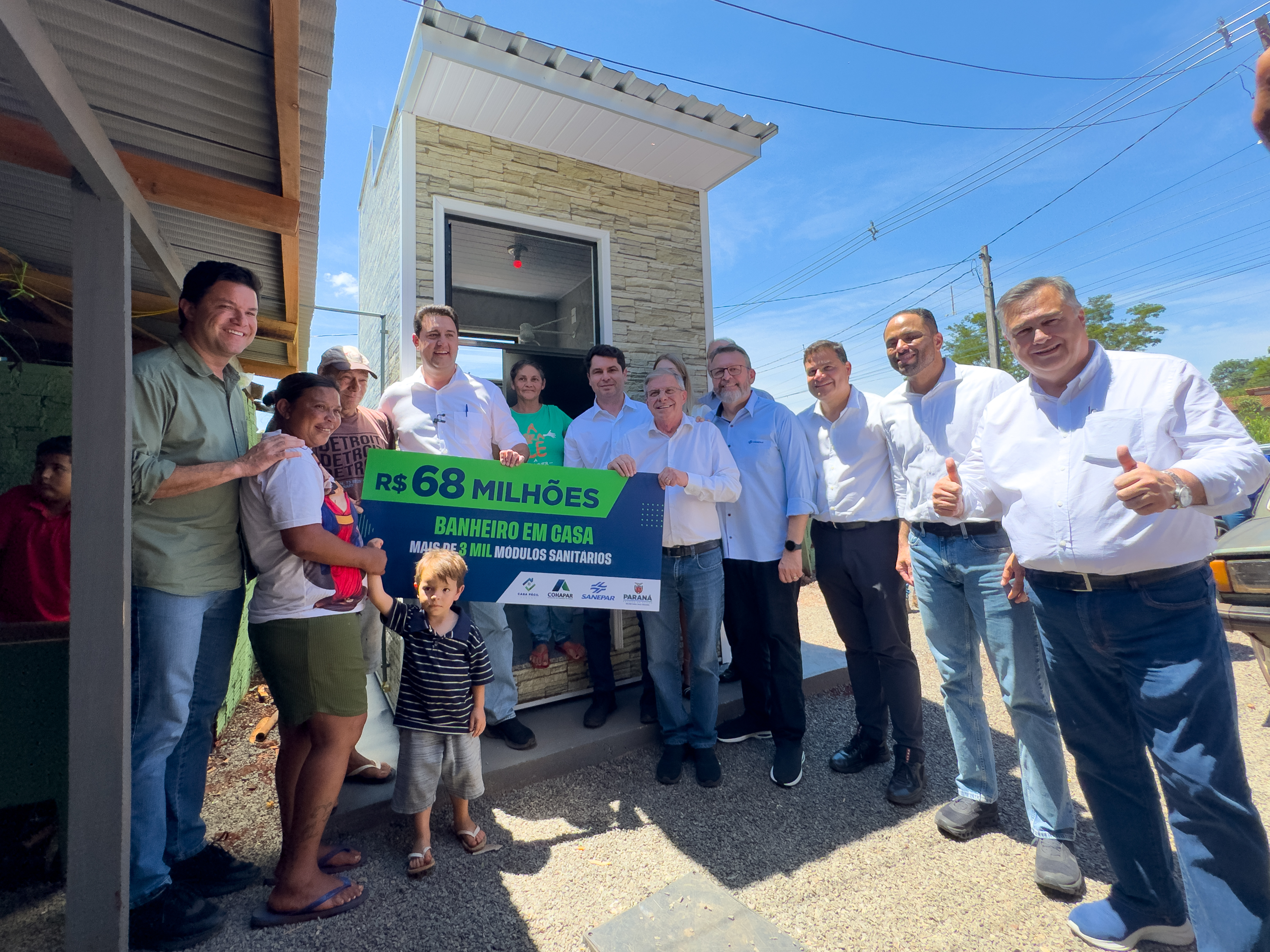 Estado entrega primeiros módulos sanitários do programa Banheiro em Casa em Ivaiporã