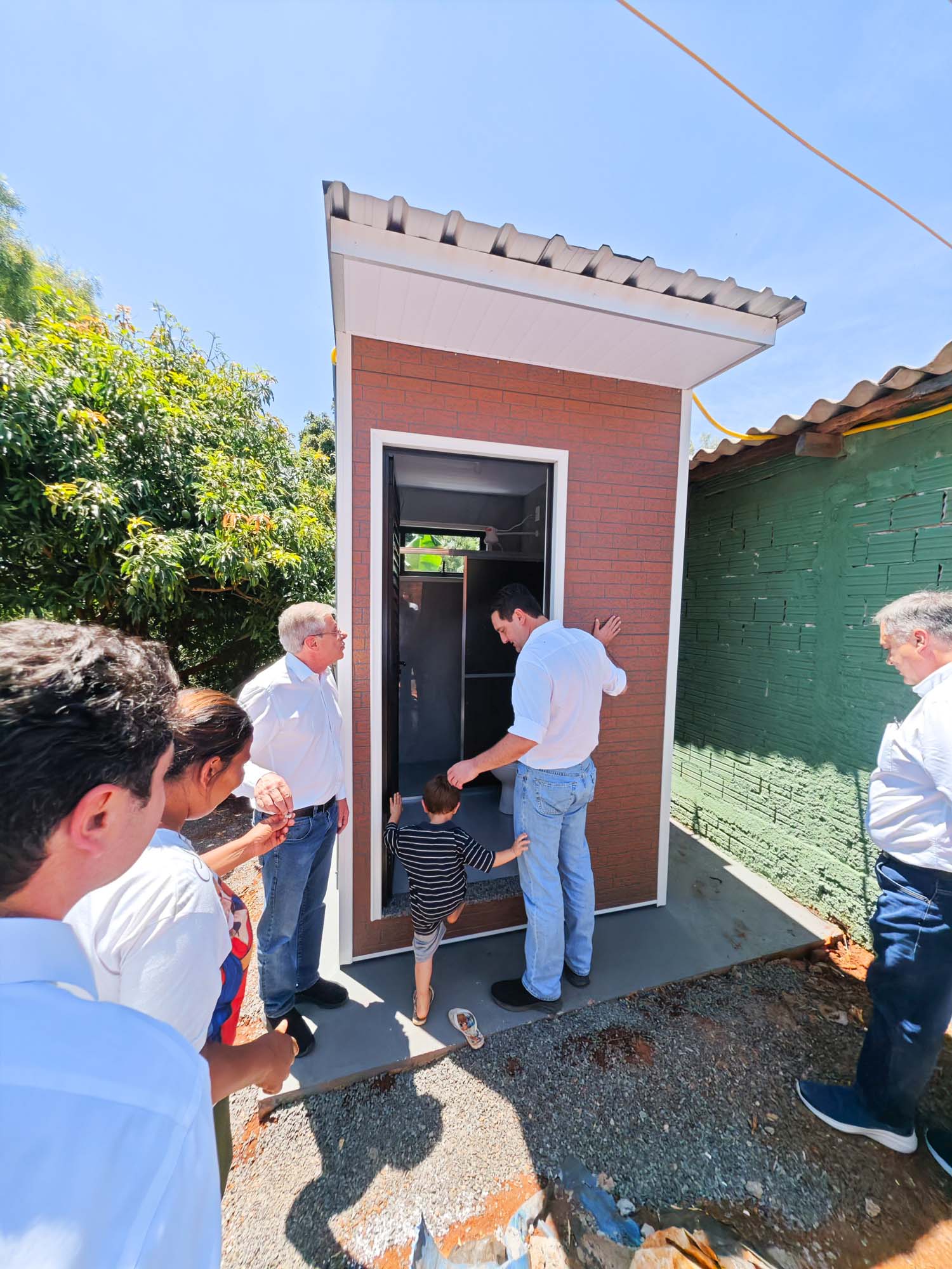 Estado entrega primeiros módulos sanitários do programa Banheiro em Casa em Ivaiporã