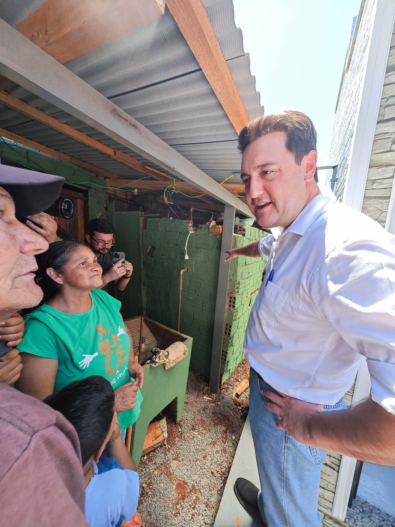 Estado entrega primeiros módulos sanitários do programa Banheiro em Casa em Ivaiporã