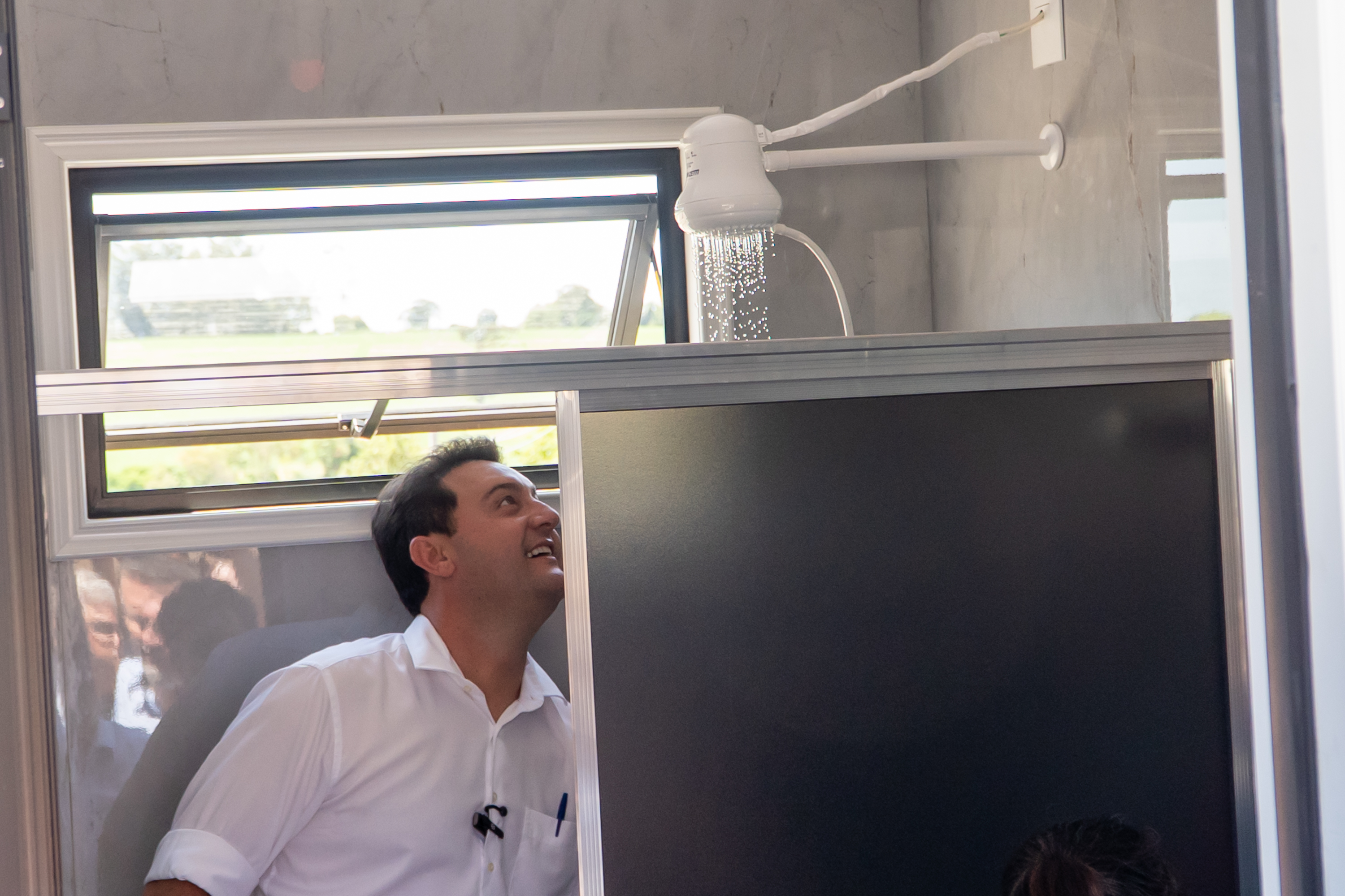 Estado entrega primeiros módulos sanitários do programa Banheiro em Casa em Ivaiporã