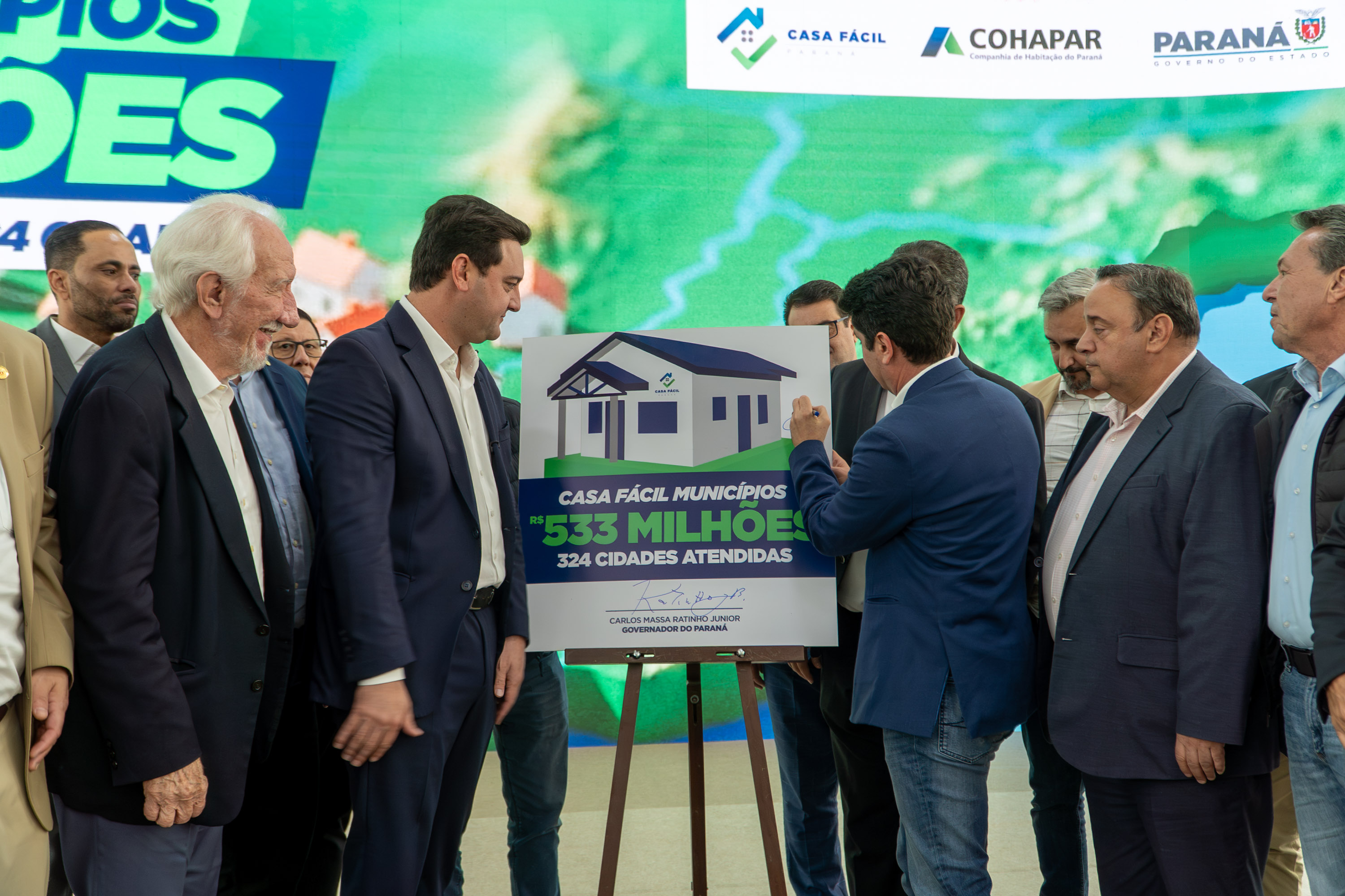 Governador anuncia R$ 533 milhões para construção de casas em 324 municípios