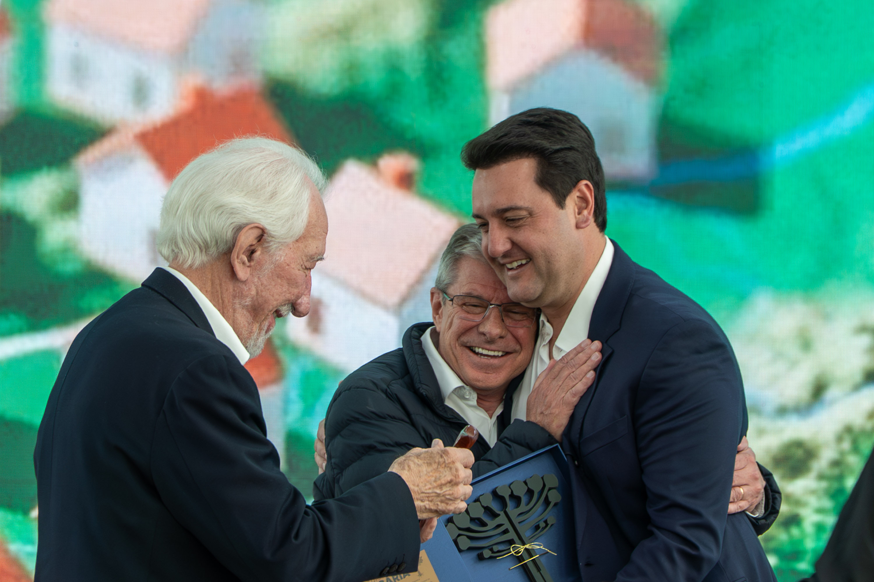 Governador anuncia R$ 533 milhões para construção de casas em 324 municípios