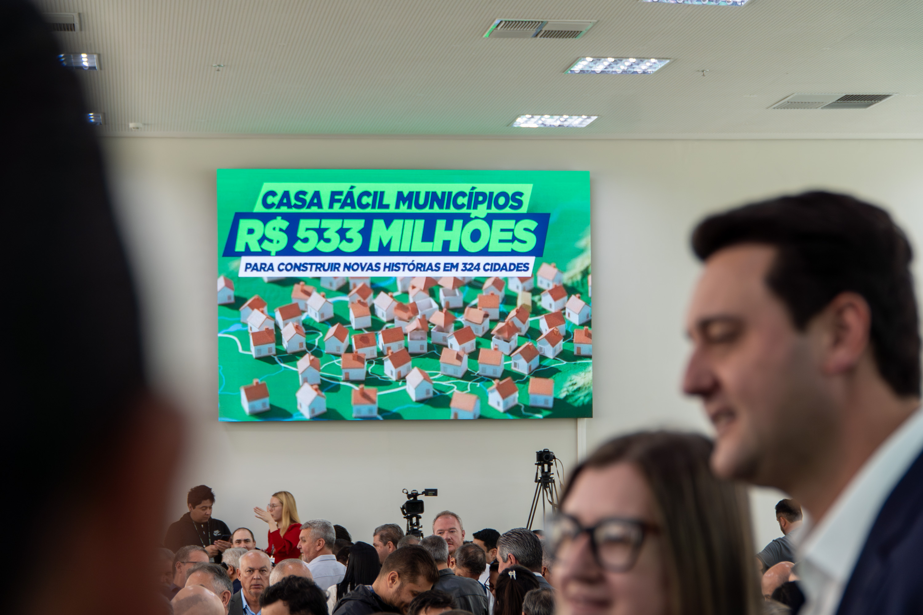 Governador anuncia R$ 533 milhões para construção de casas em 324 municípios