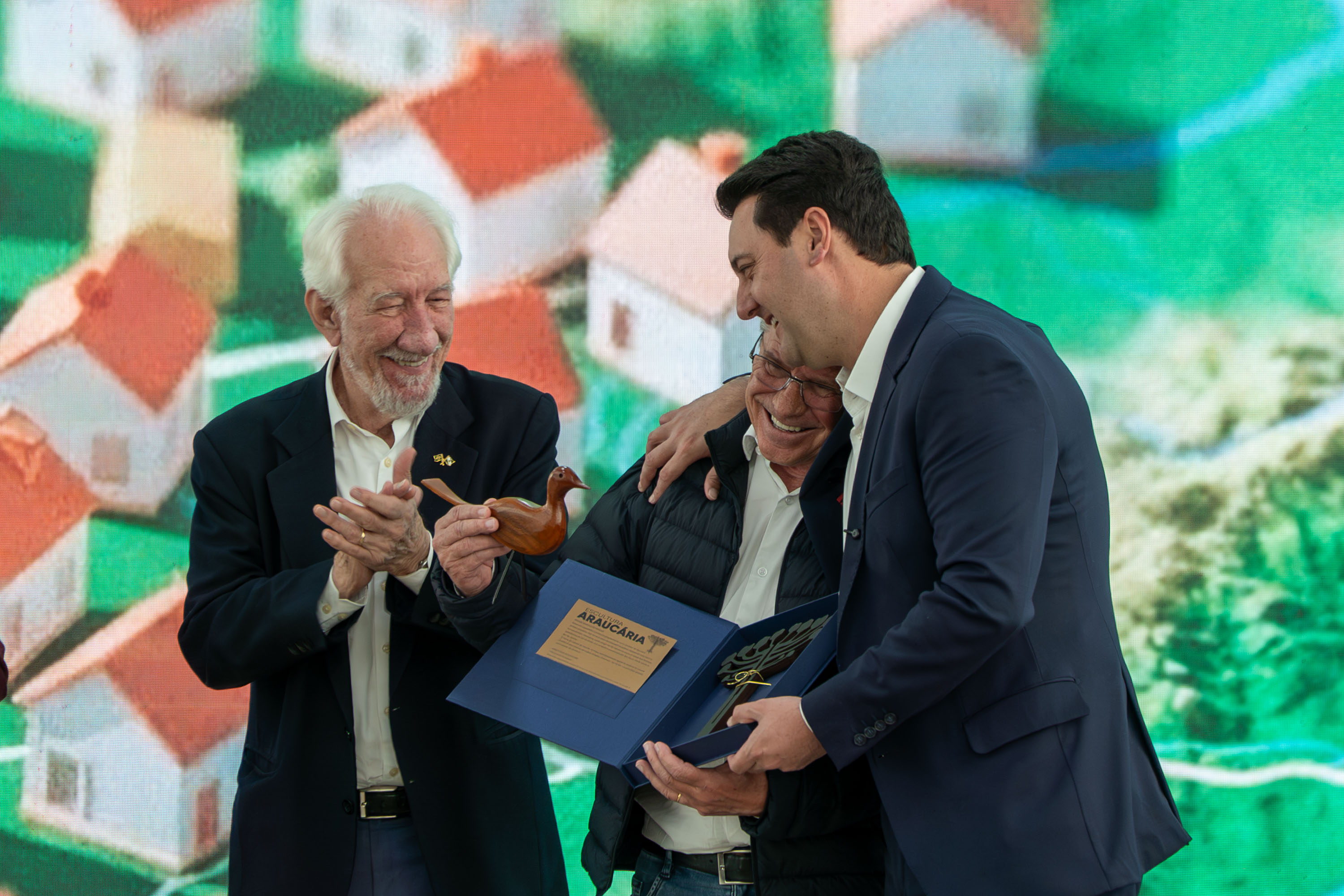 Governador anuncia R$ 533 milhões para construção de casas em 324 municípios