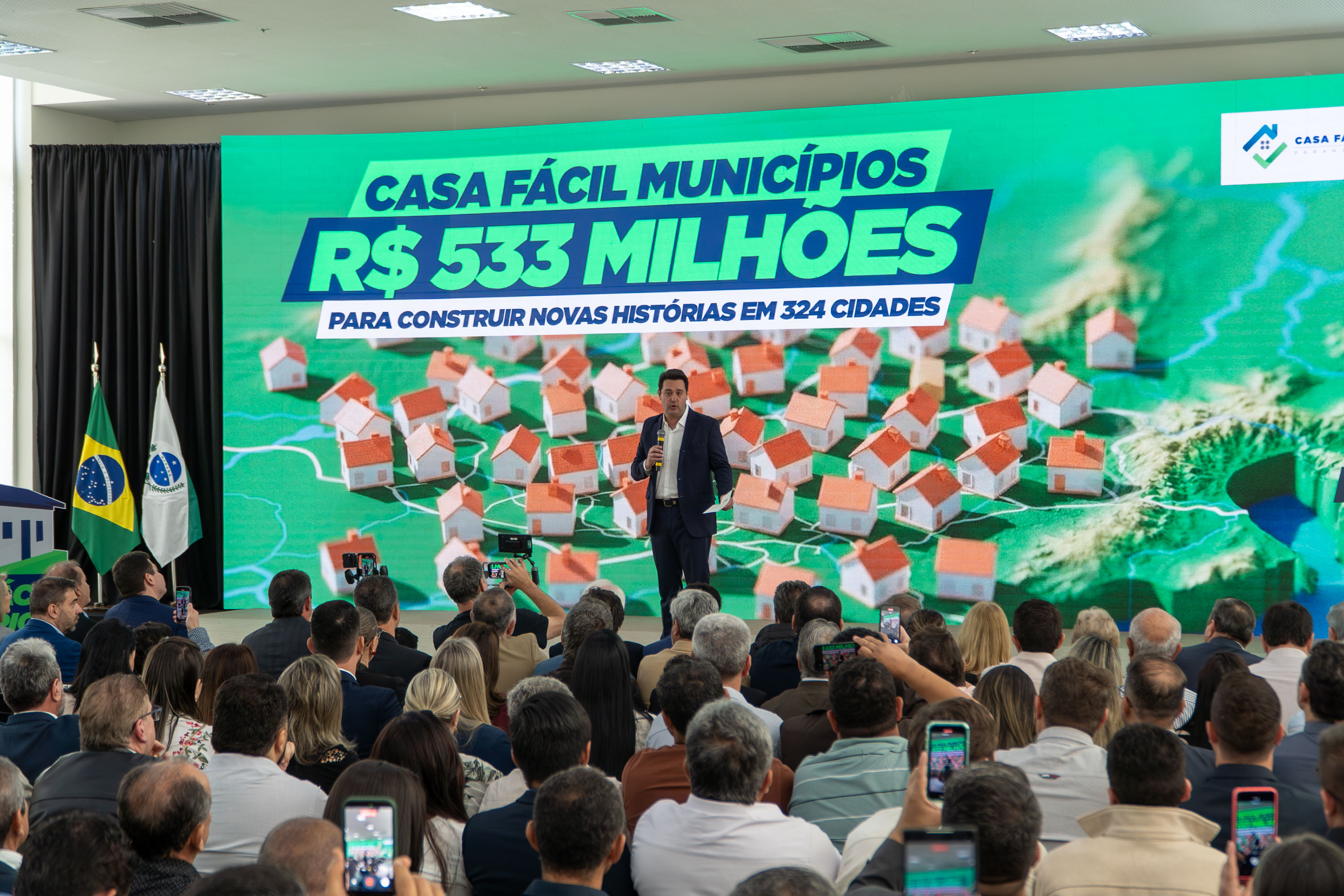 Governador anuncia R$ 533 milhões para construção de casas em 324 municípios