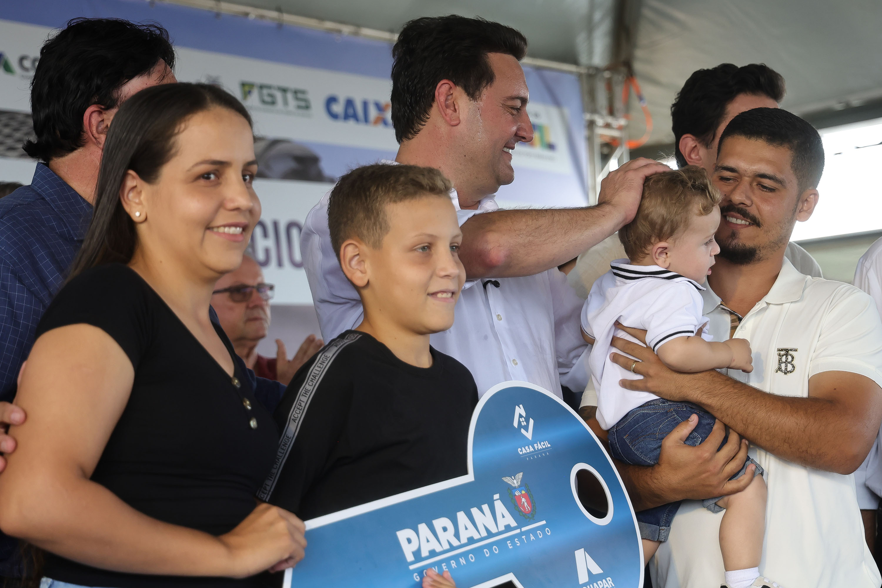 Com subsídio do Estado, Ratinho Junior entrega casas a 103 famílias de Rondon