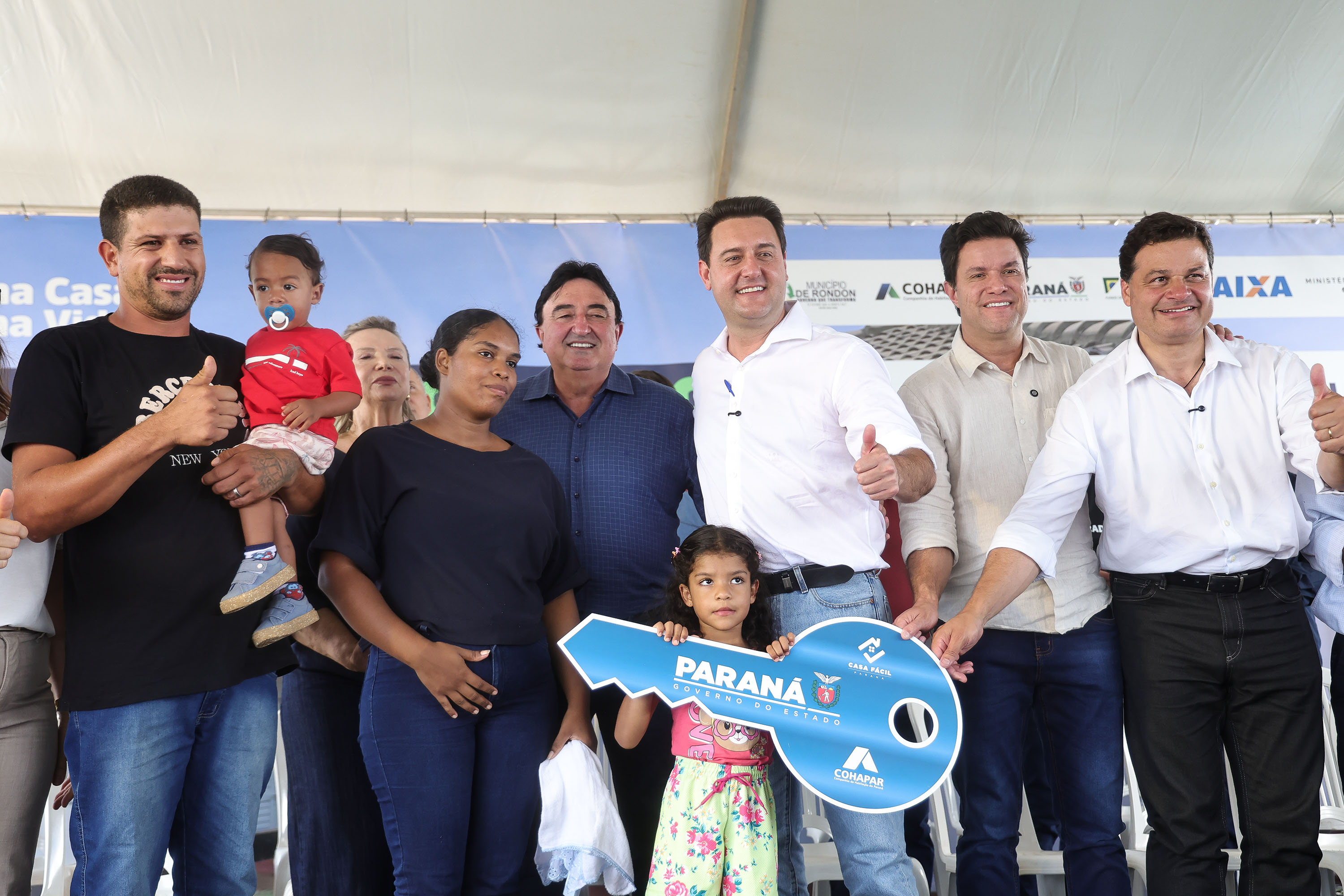 Com subsídio do Estado, Ratinho Junior entrega casas a 103 famílias de Rondon