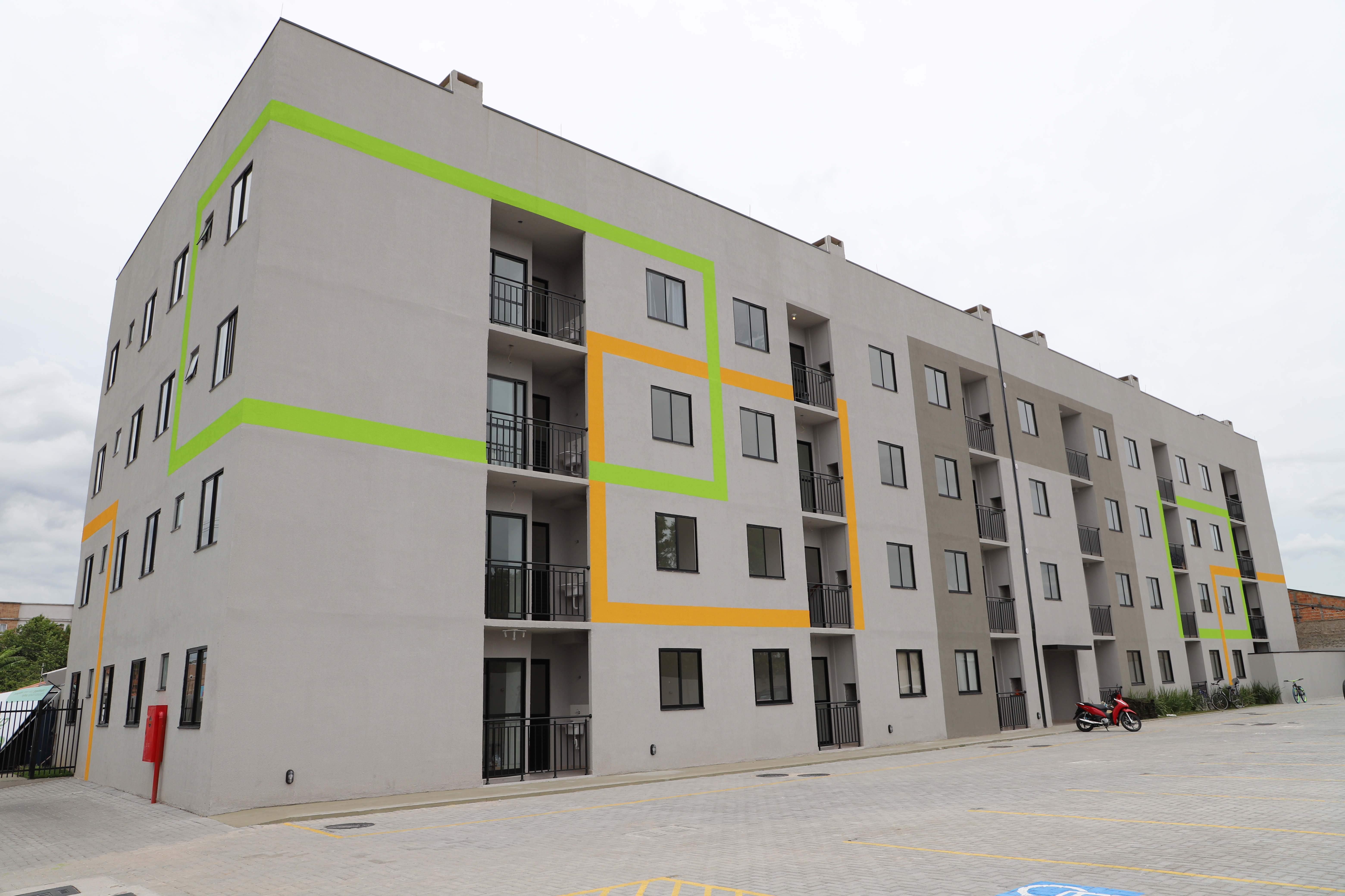 Com aporte do Casa Fácil Paraná, 51 novos apartamentos são entregues para famílias de Pinhais