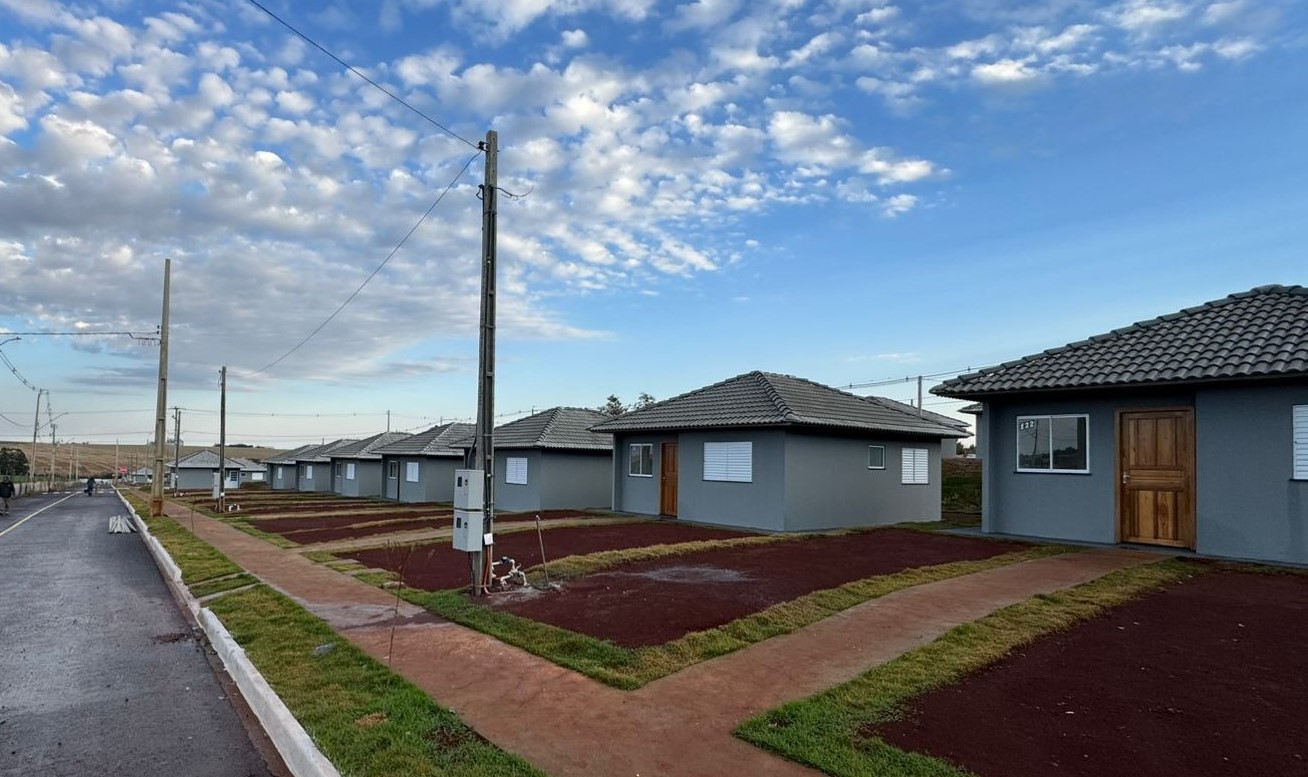 Mais de 130 mil famílias: Casa Fácil impulsiona habitação e movimenta a economia do Paraná