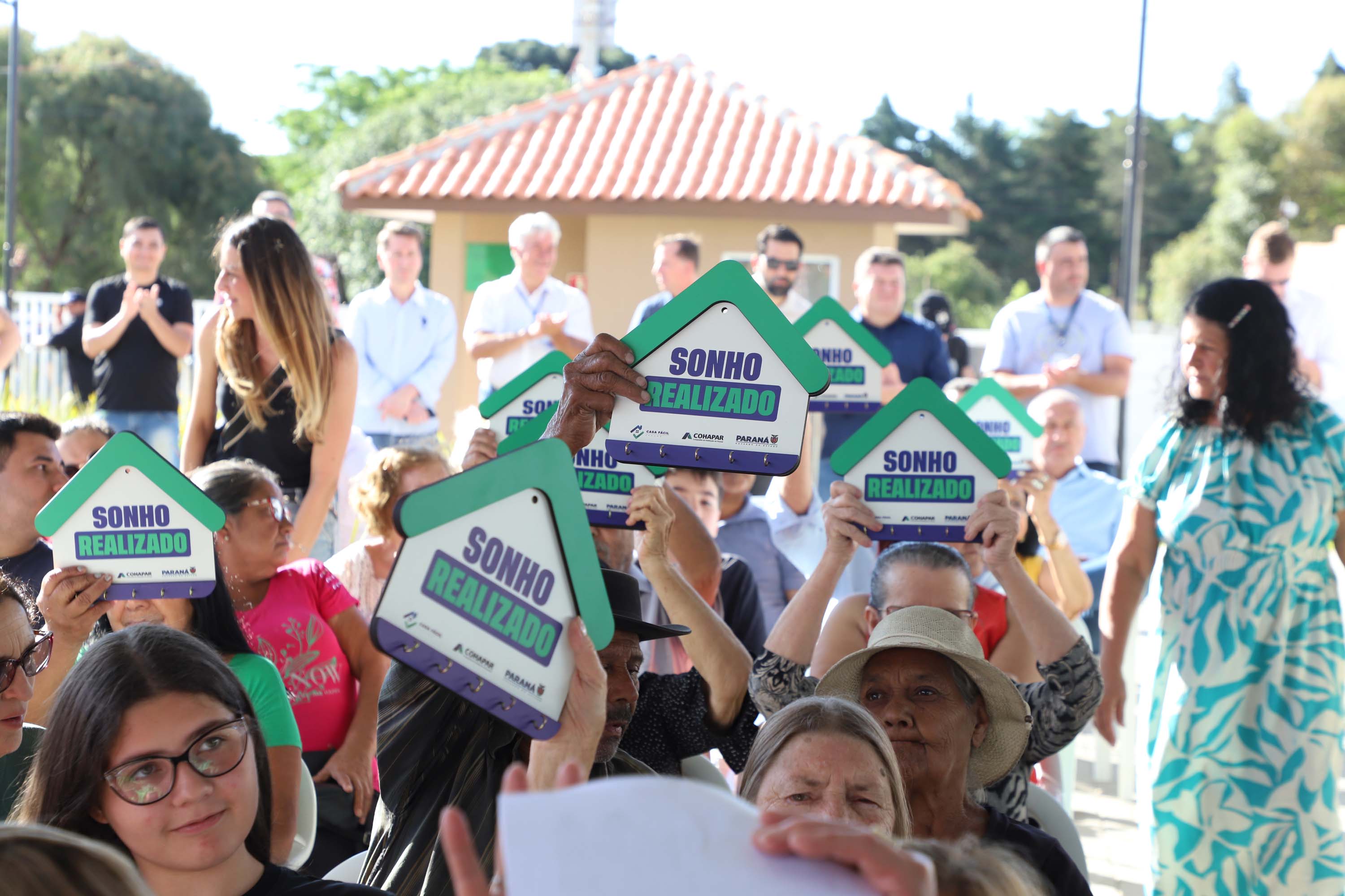 Mais de 130 mil famílias: Casa Fácil impulsiona habitação e movimenta a economia do Paraná 