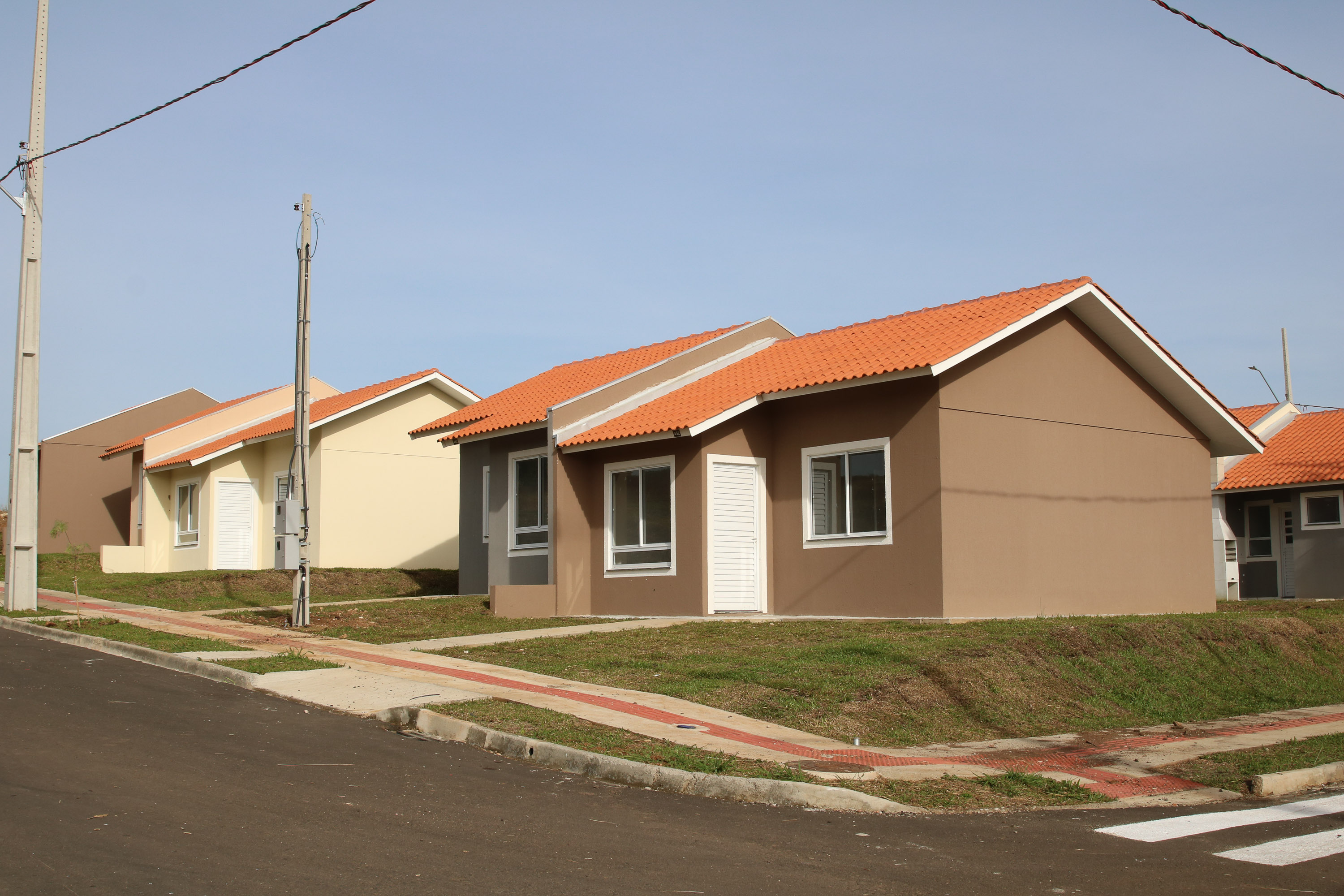 Mais de 130 mil famílias: Casa Fácil impulsiona habitação e movimenta a economia do Paraná