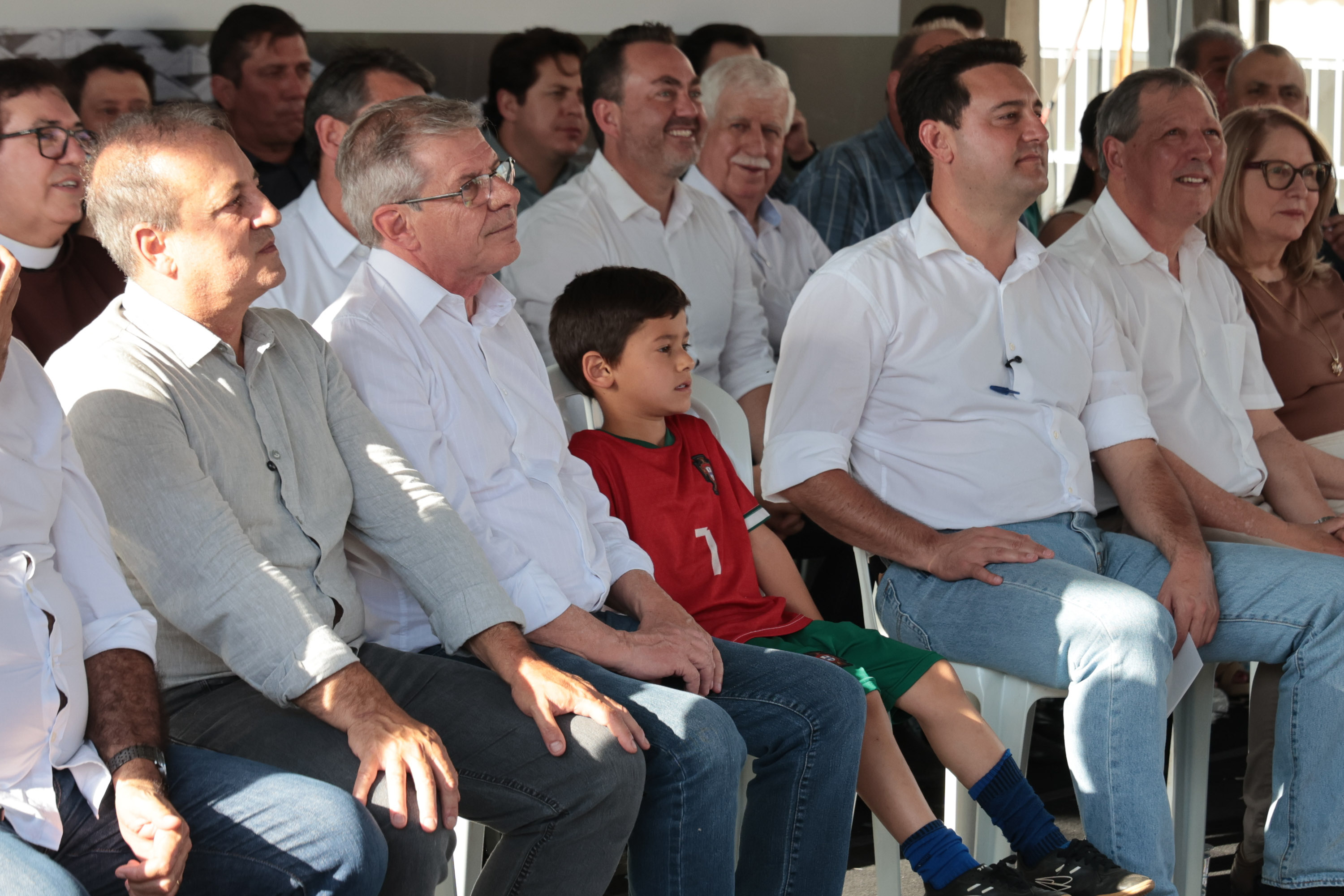 Governador Ratinho Junior entrega casa própria a 83 famílias de Siqueira Campos