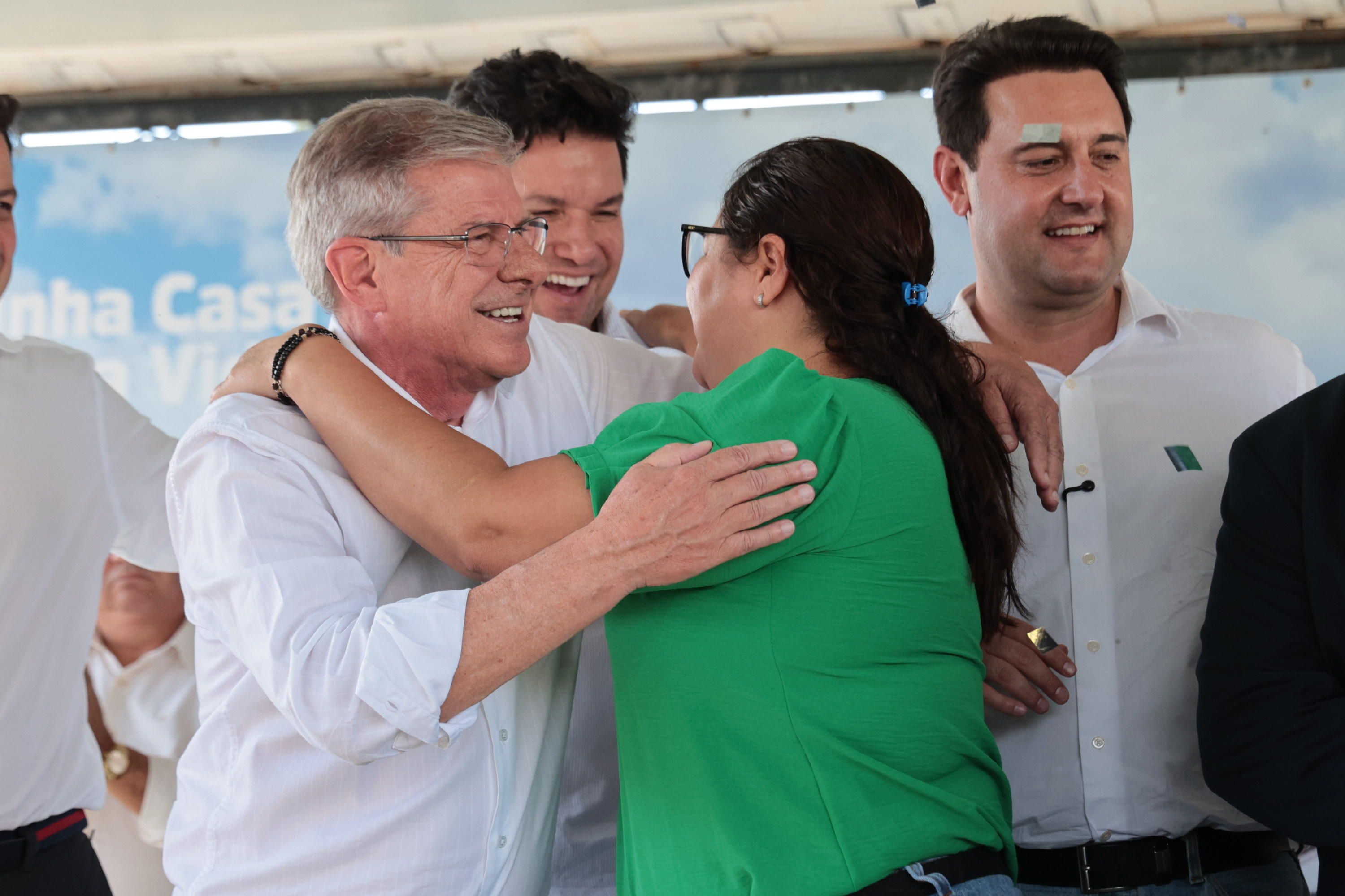 Governador Ratinho Junior entrega casa própria a 83 famílias de Siqueira Campos