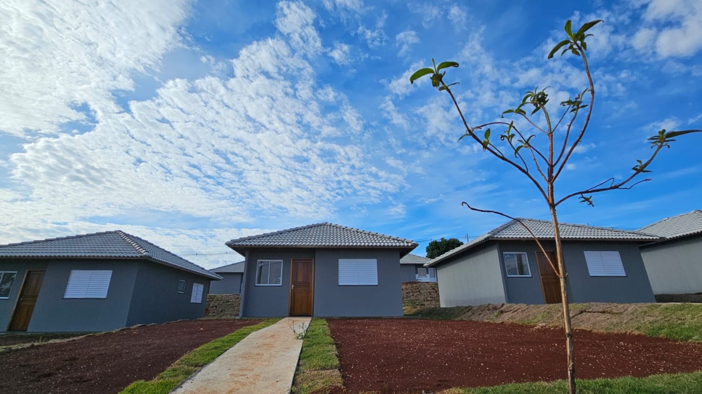 Mais de 130 mil famílias: Casa Fácil impulsiona habitação e movimenta a economia do Paraná