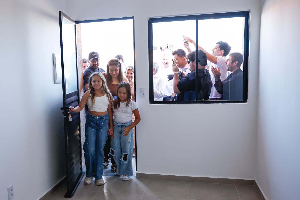 Governador entrega 220 casas em Ponta Grossa com investimento do Casa Fácil