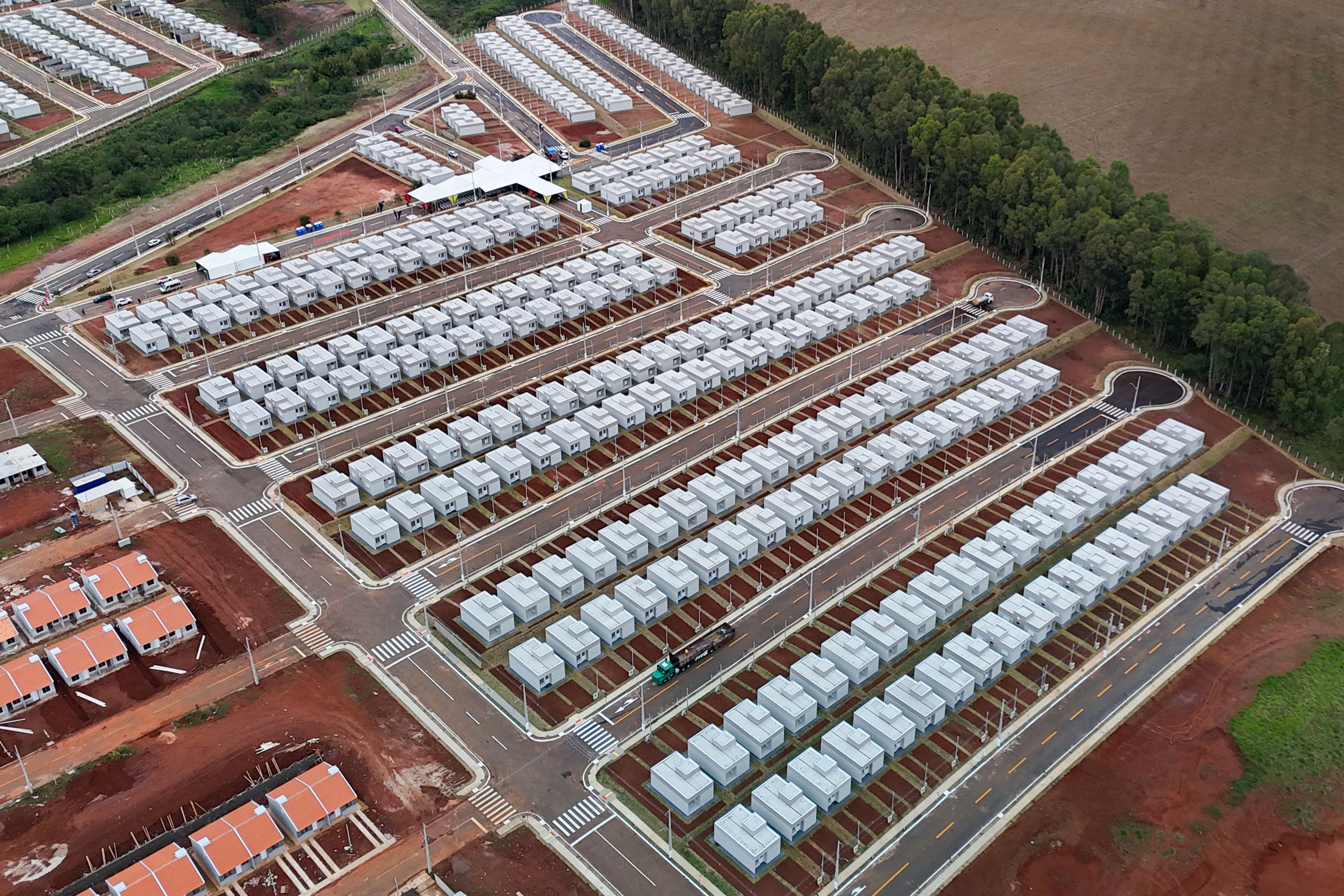 Com subsídio de entrada, programa do Paraná impulsiona construção de 976 empreendimentos habitacionais