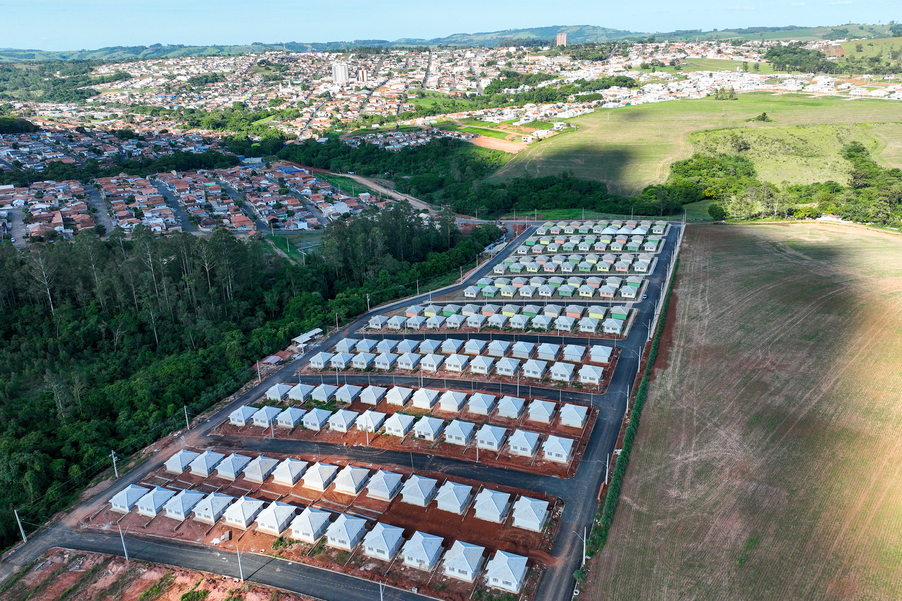 Com subsídio de entrada, programa do Paraná impulsiona construção de 976 empreendimentos habitacionais