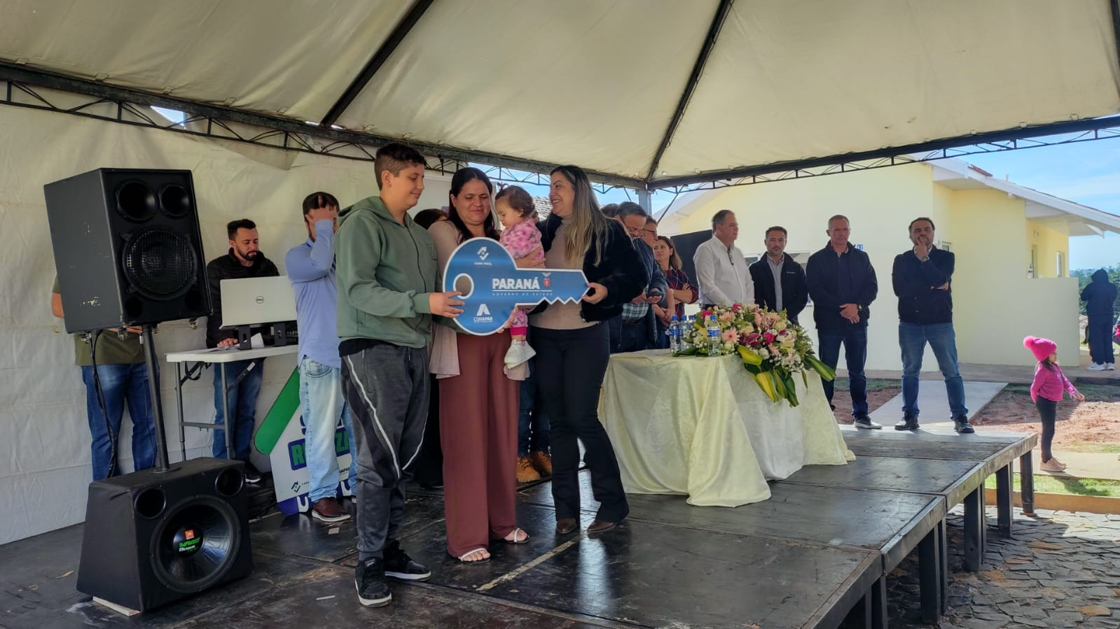 47 famílias de Figueira recebem moradias financiadas pela Cohapar
