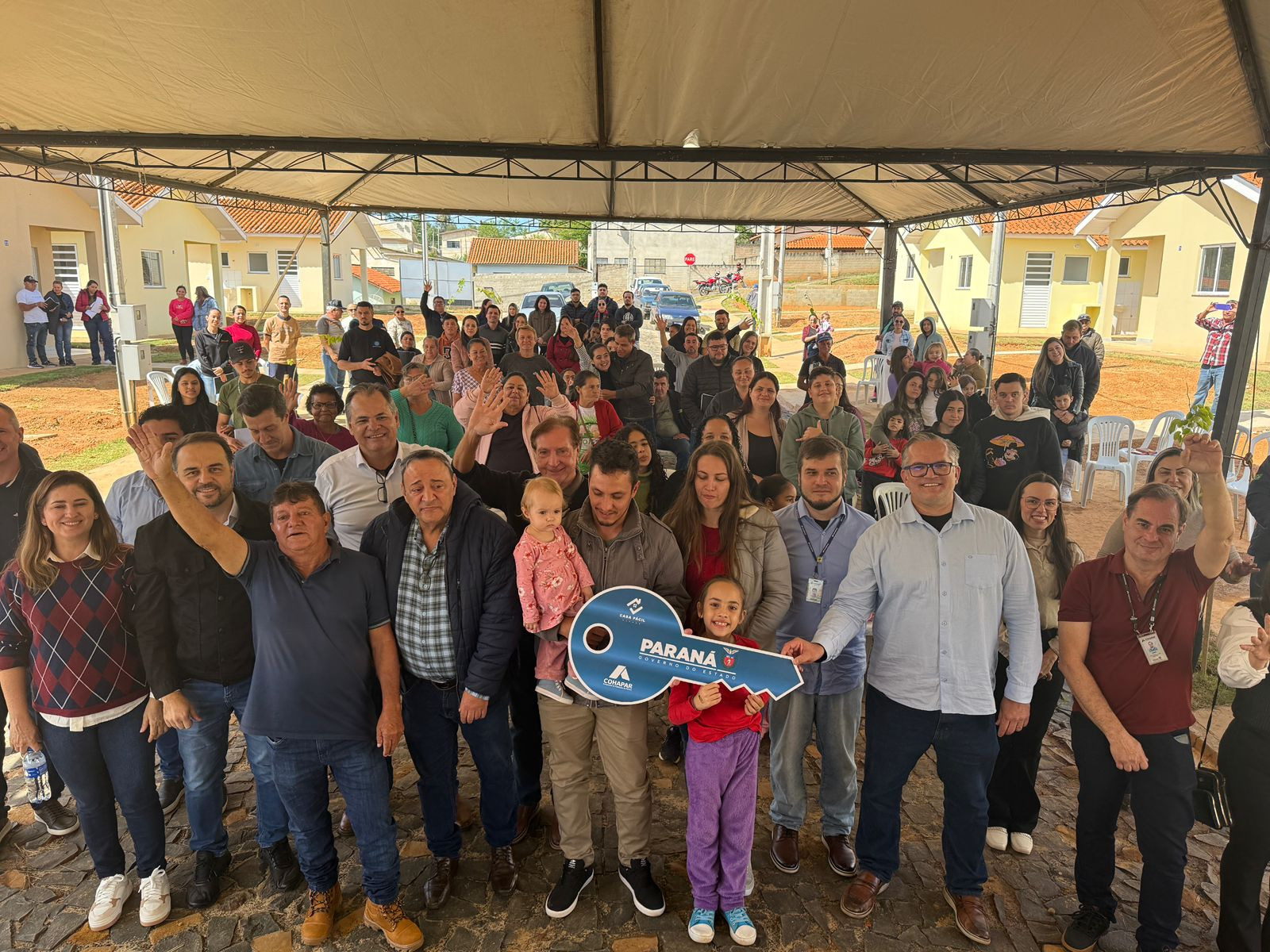 47 famílias de Figueira recebem moradias financiadas pela Cohapar
