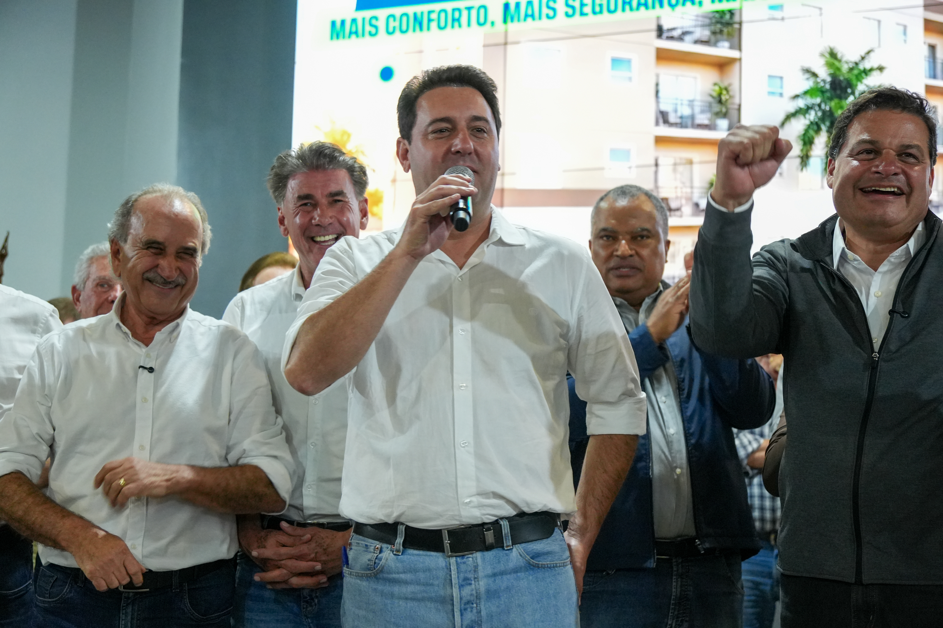 Governador autoriza 964 moradias e R$ 242 milhões em investimentos para Cascavel