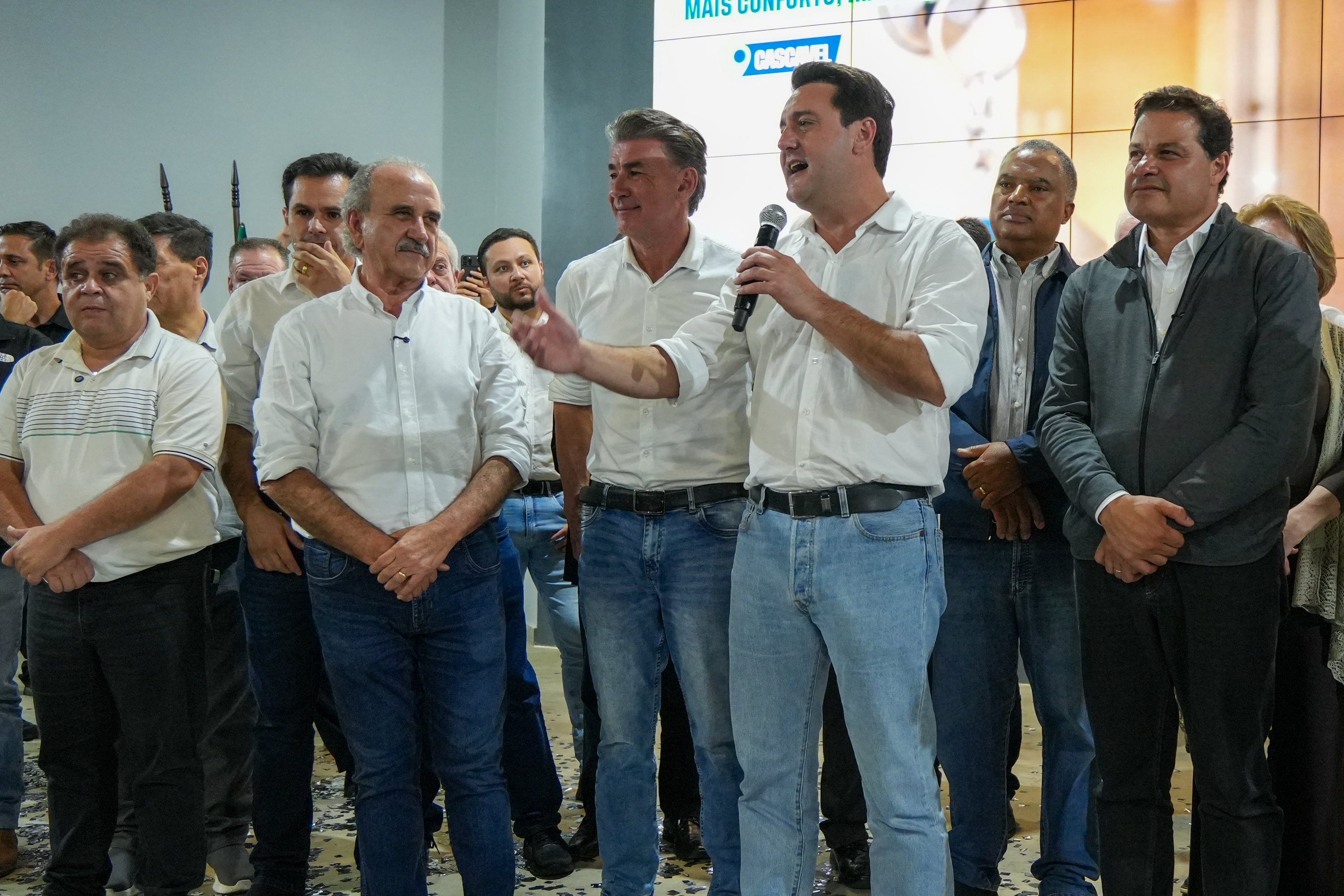 Governador autoriza 964 moradias e R$ 242 milhões em investimentos para Cascavel