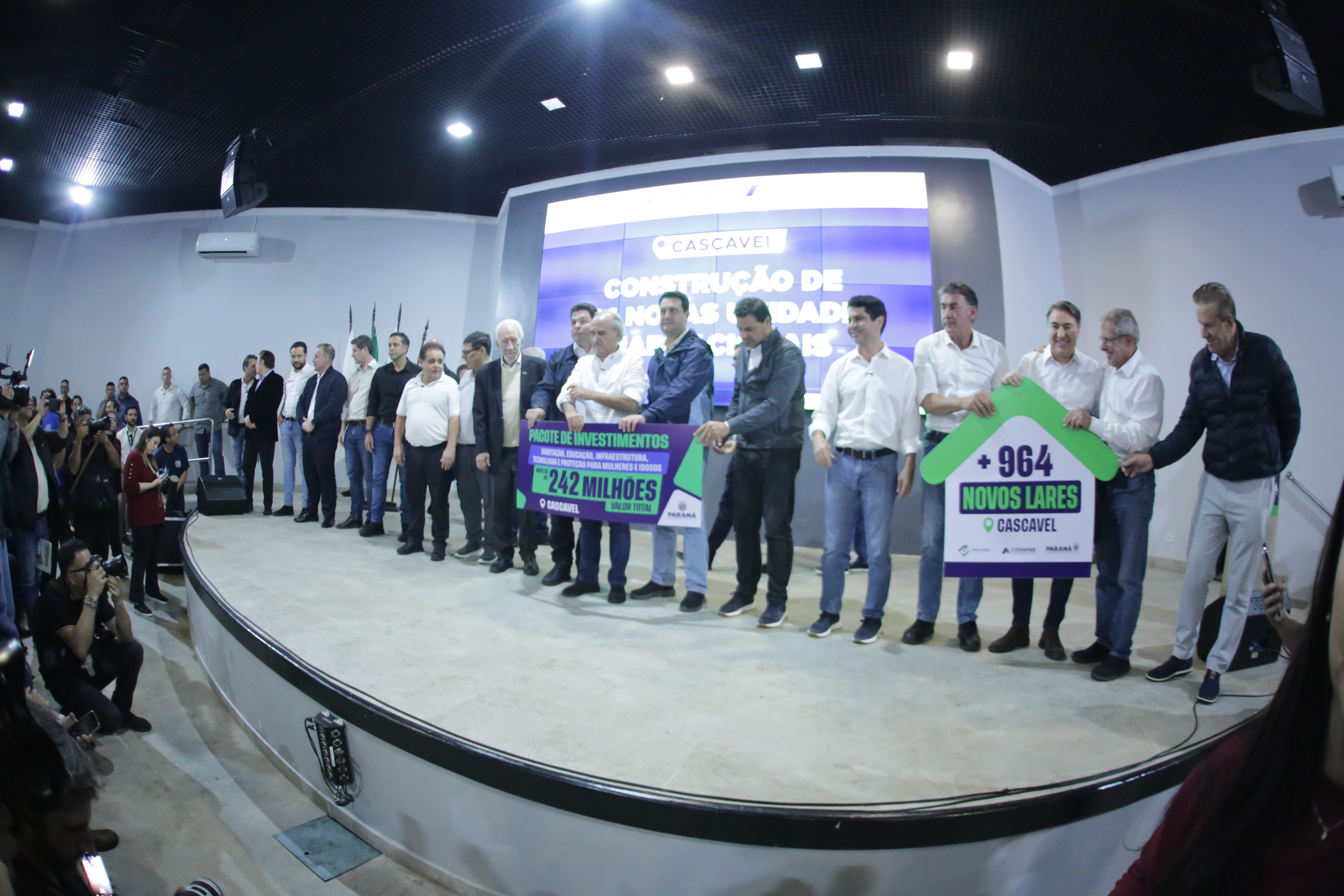 Governador autoriza 964 moradias e R$ 242 milhões em investimentos para Cascavel