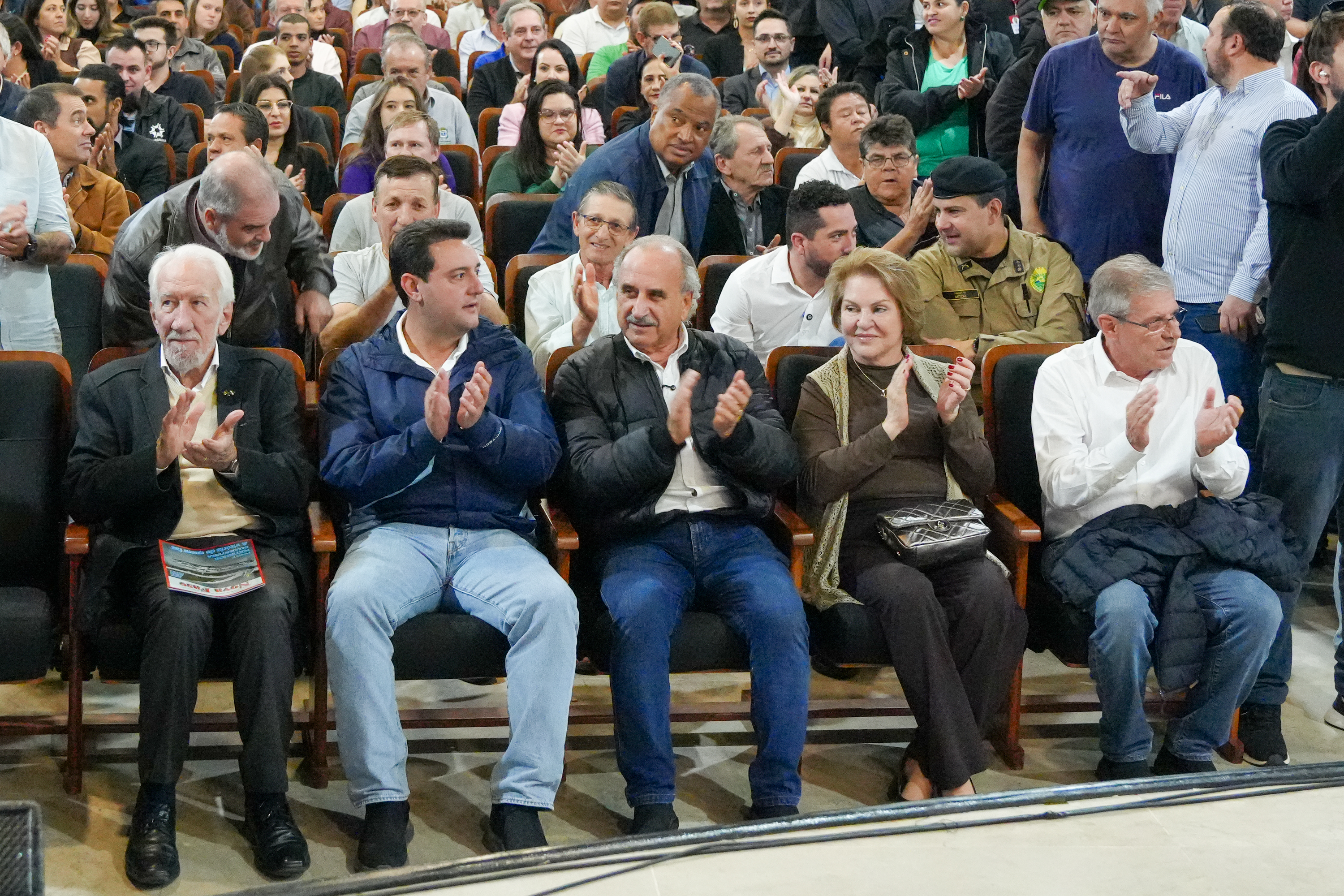 Governador autoriza 964 moradias e R$ 242 milhões em investimentos para Cascavel
