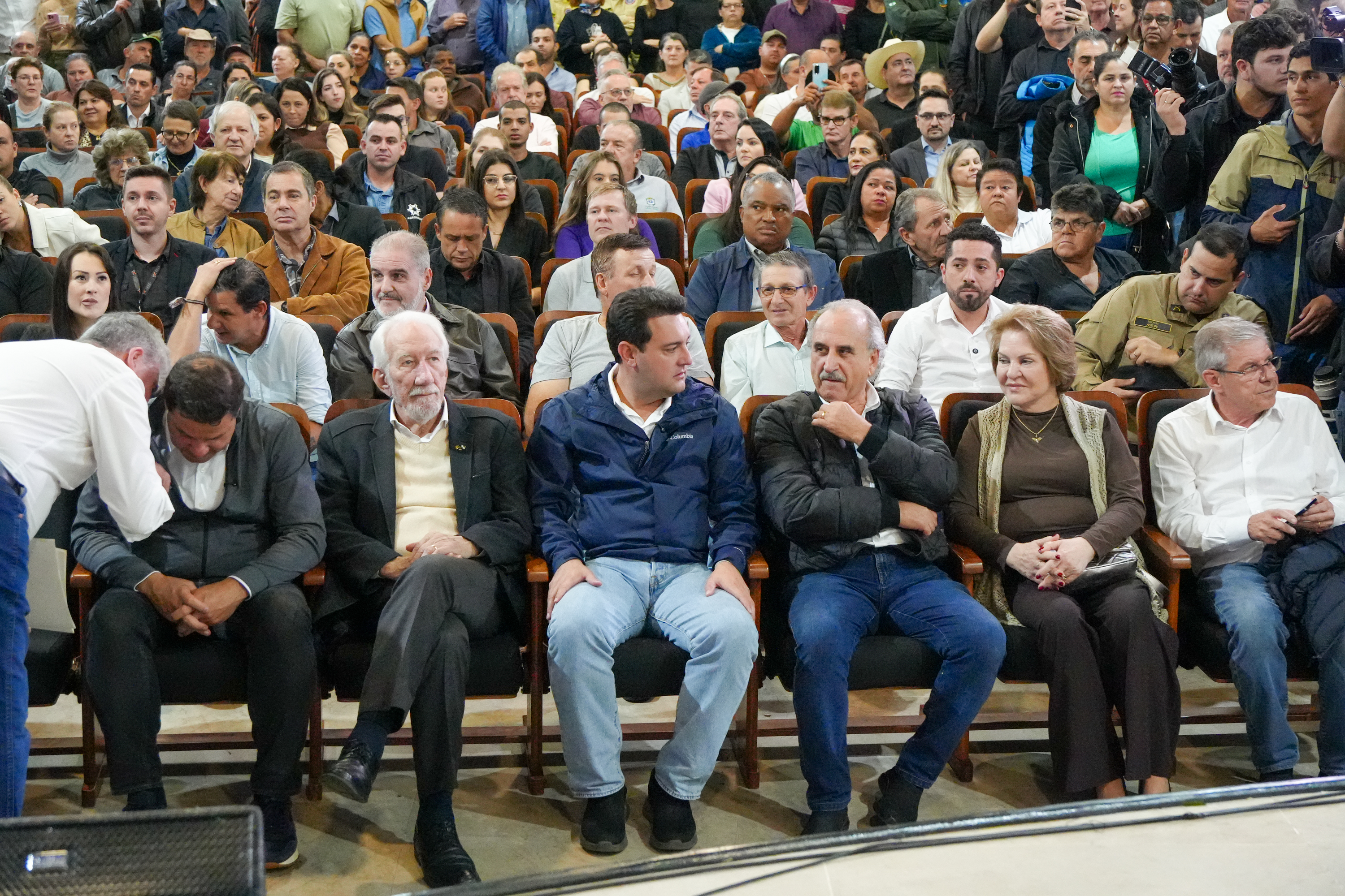 Governador autoriza 964 moradias e R$ 242 milhões em investimentos para Cascavel