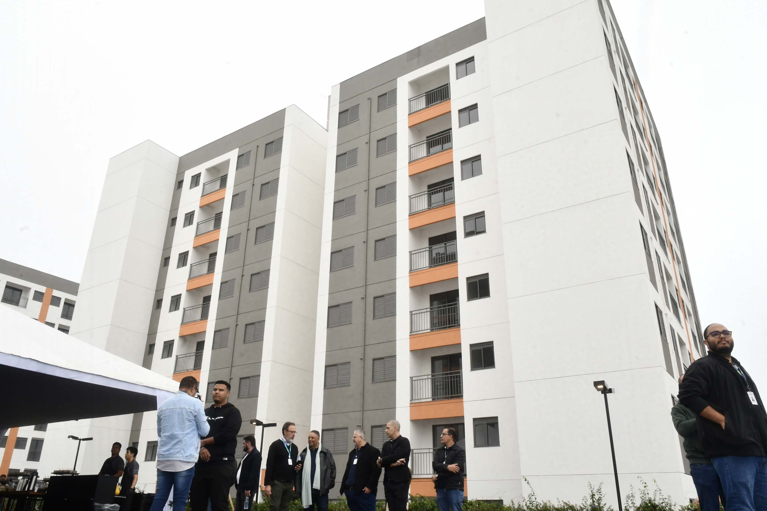 Ratinho Junior inaugura residencial com 320 unidades em Londrina, no Norte do Estado