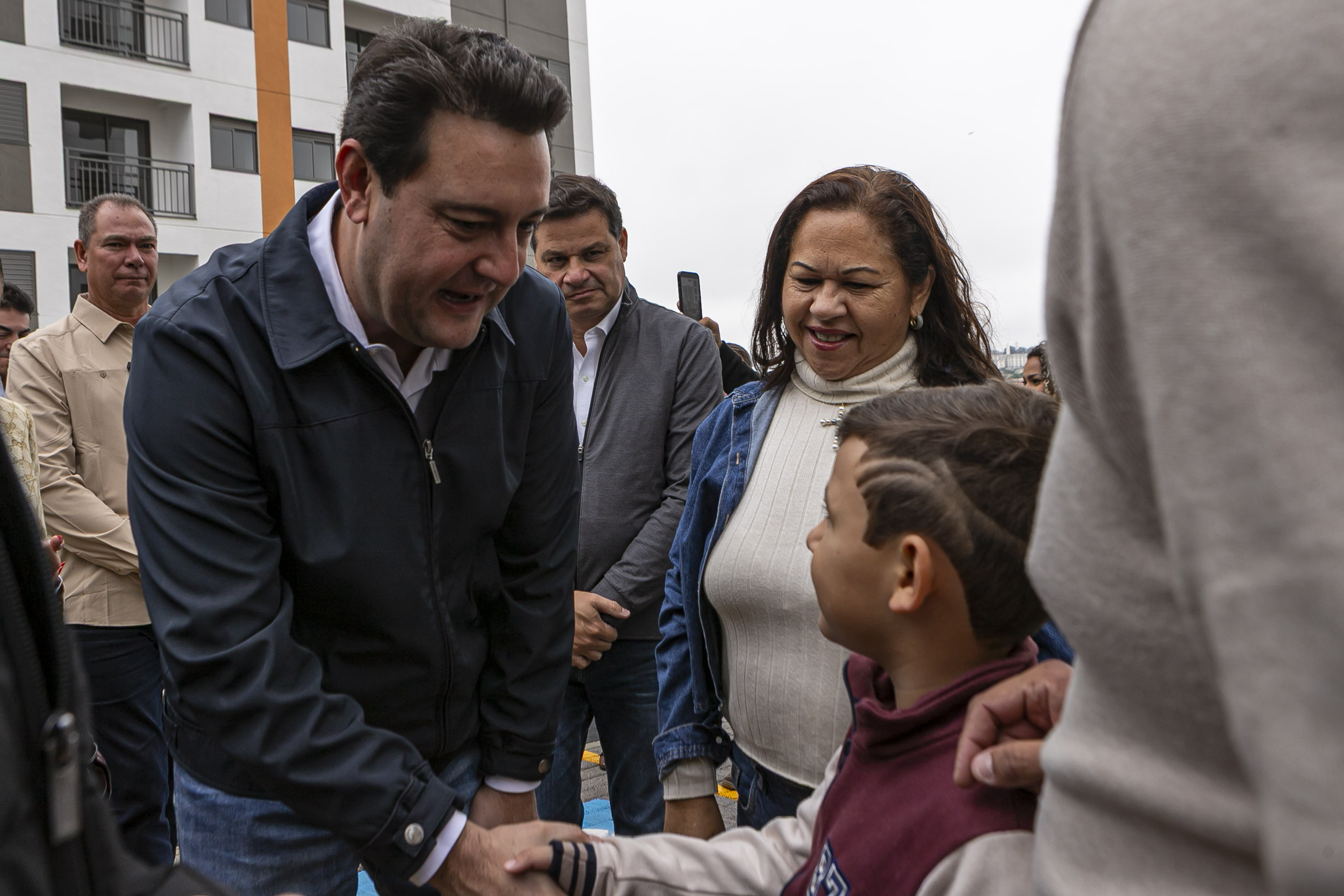 Ratinho Junior inaugura residencial com 320 unidades em Londrina, no Norte do Estado