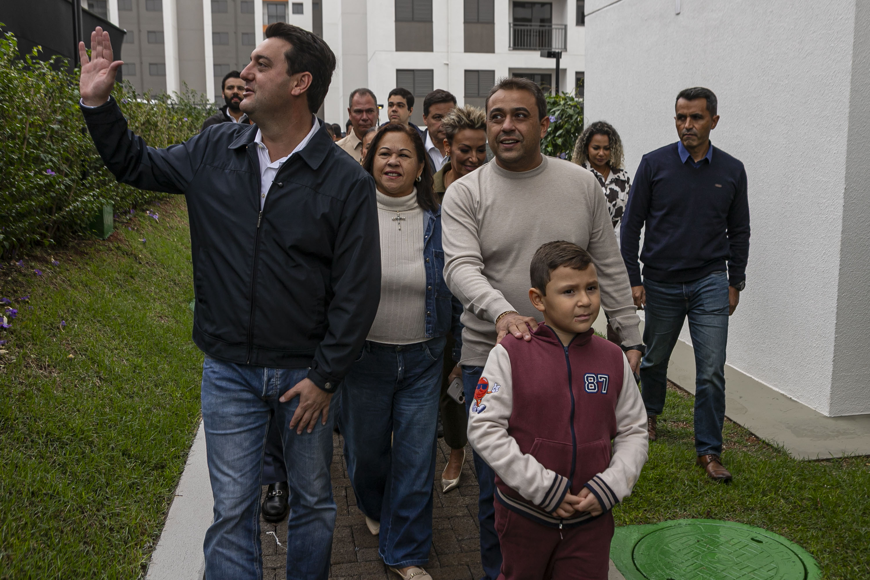 Ratinho Junior inaugura residencial com 320 unidades em Londrina, no Norte do Estado