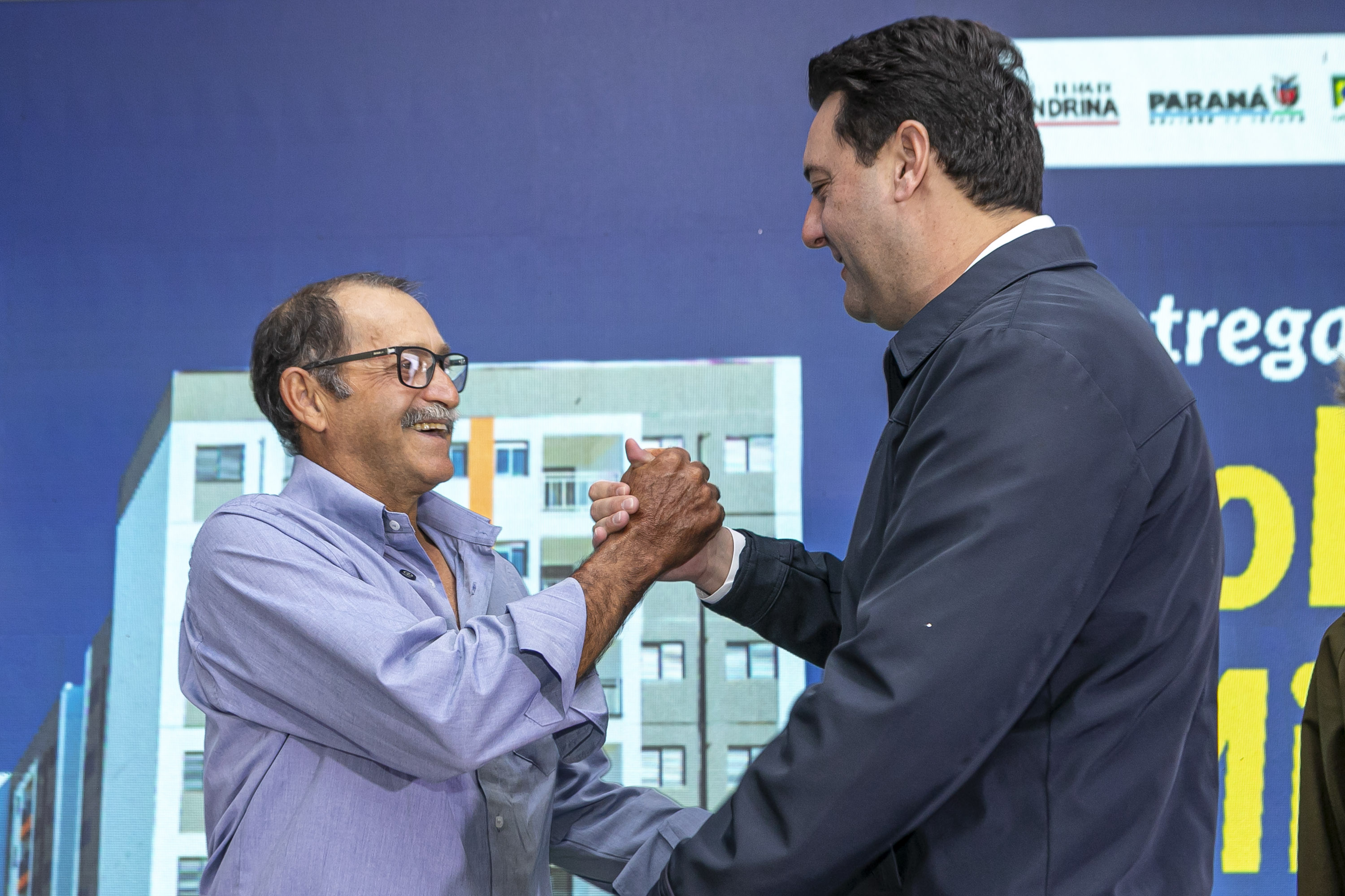 Ratinho Junior inaugura residencial com 320 unidades em Londrina, no Norte do Estado