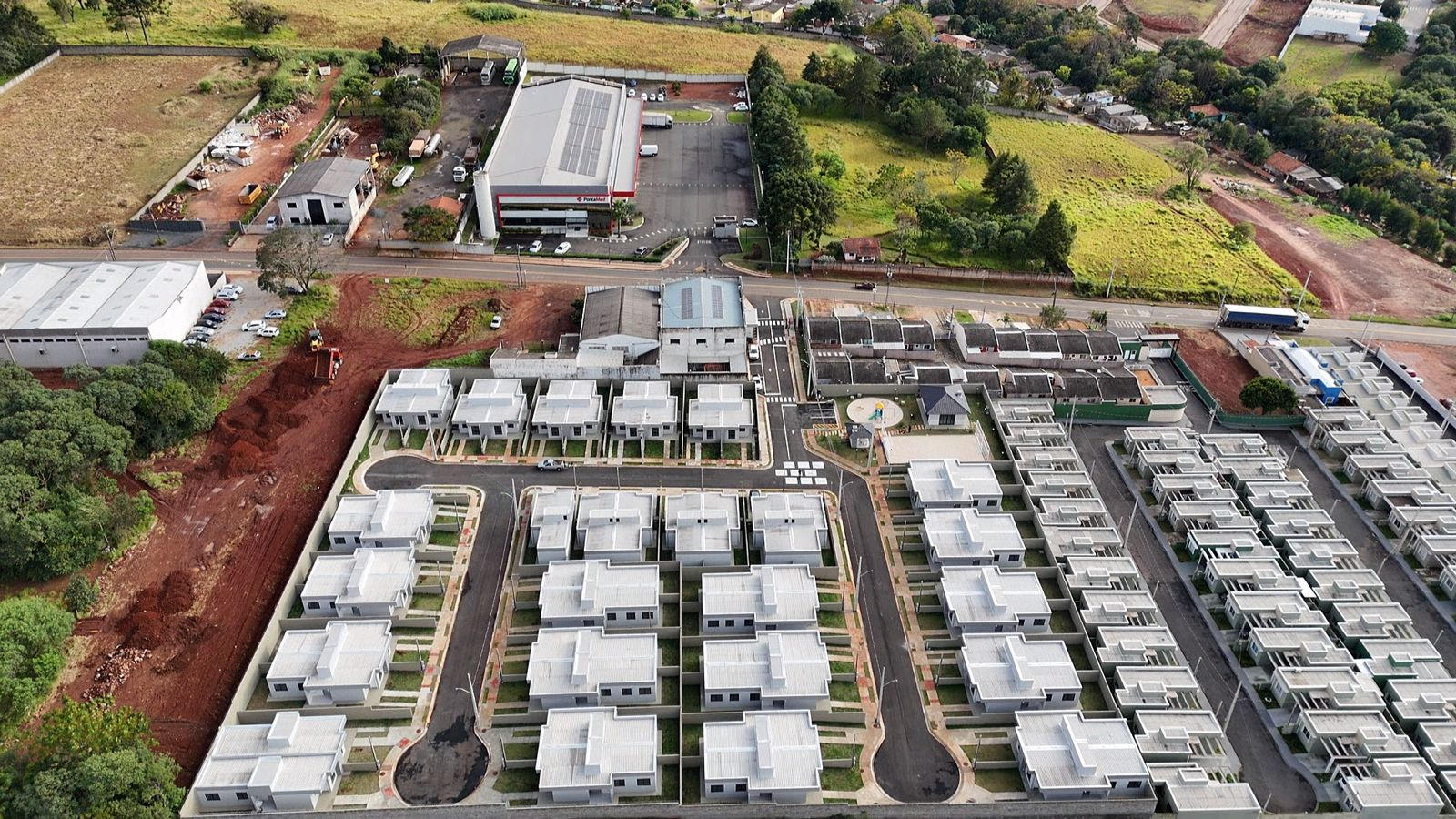 Em Ponta Grossa, condomínio com 47 casas é inaugurado com recursos estaduais