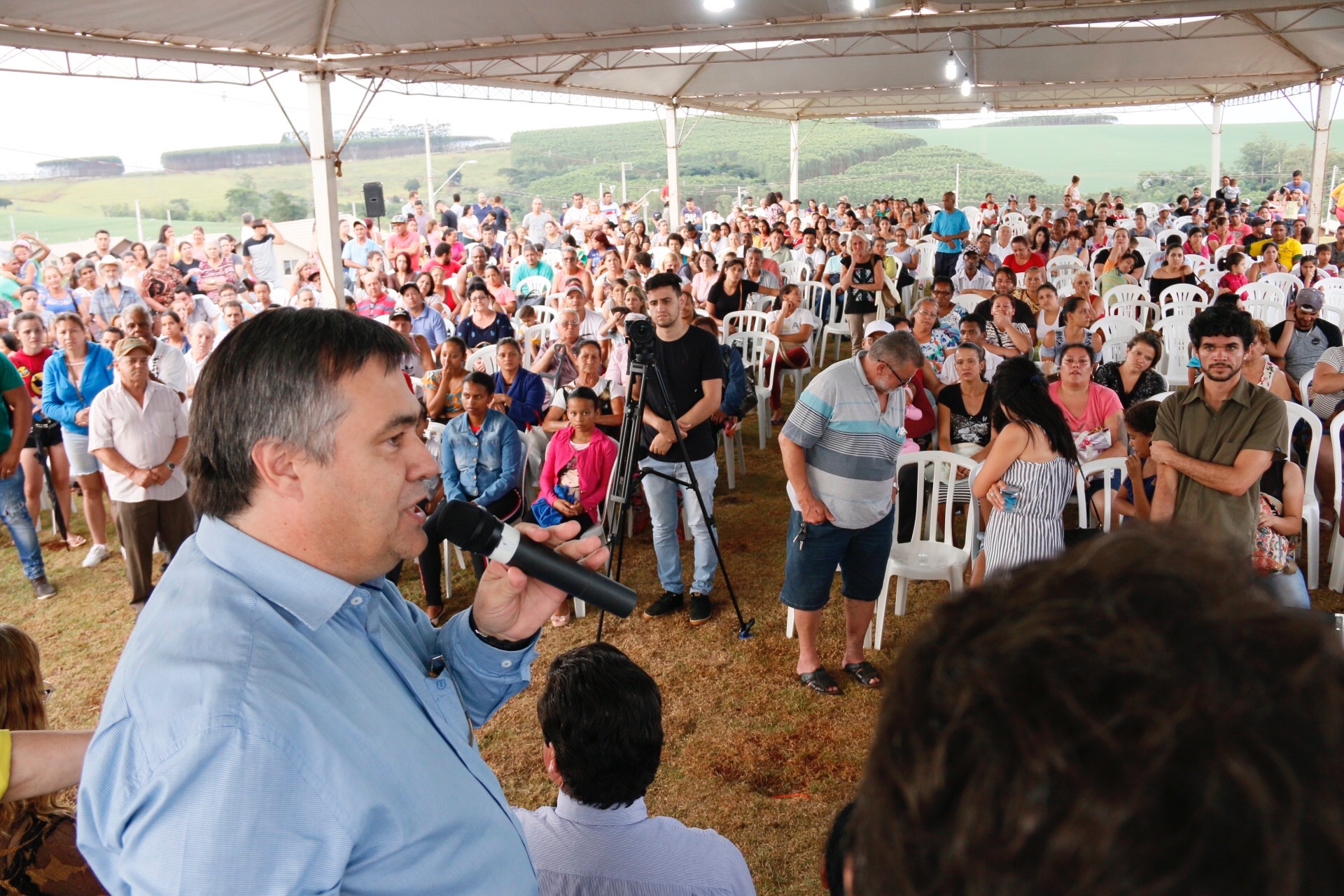 Foi inaugurado na última sexta-feira (21) o Conjunto Residencial Solo Sagrado, novo lar de 500 famílias da cidade de Apucarana, no Vale do Ivaí. O empreendimento recebeu R$ 36 milhões de investimentos do poder público por meio do programa Minha Casa Minha Vida, do Governo Federal, e Morar Bem Paraná, do Governo do Estado, com a participação da Prefeitura de Apucarana.