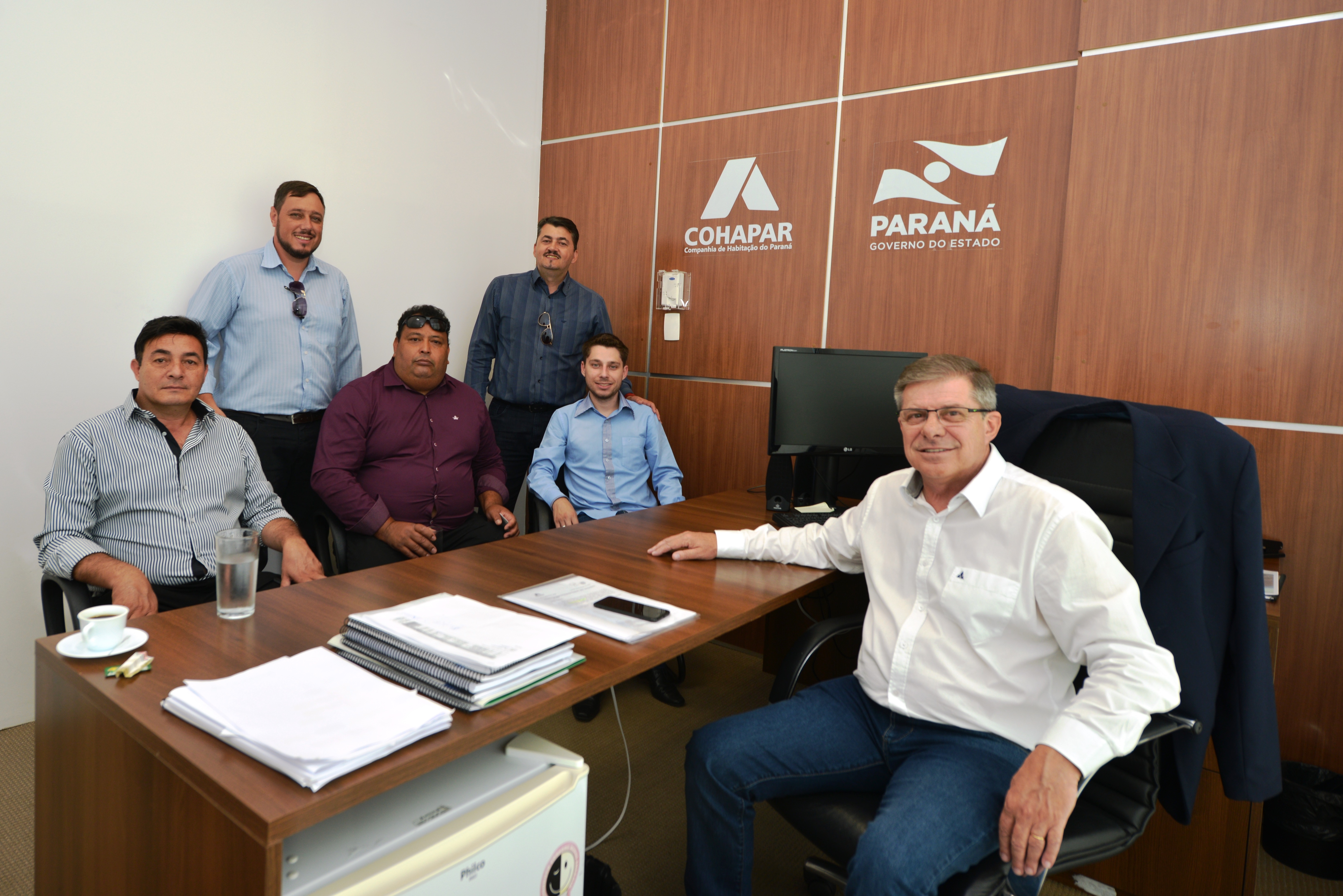 O prefeito em exercício de Matelândia, Enio Oliveira, esteve na sede da Cohapar nesta quarta-feira (9) para tratar de futuras parcerias entre os órgãos no setor de habitação popular. Na oportunidade, ele desejou sucesso ao futuro presidente da companhia, Jorge Lange, que assumirá o cargo nesta semana.