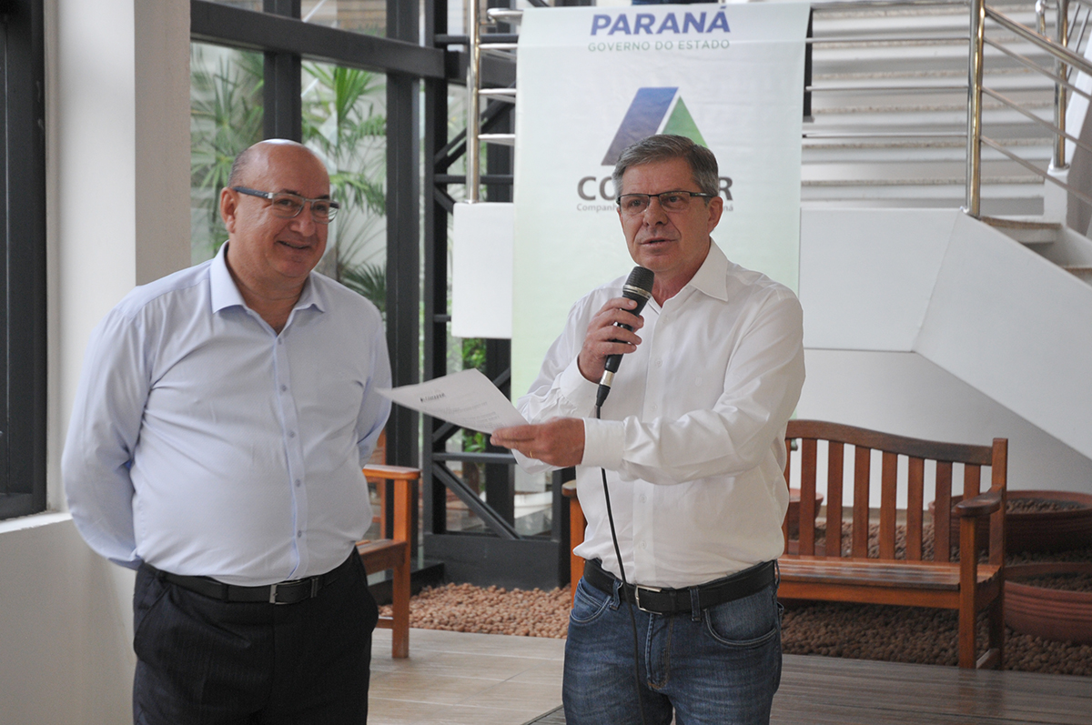 O presidente da Companhia de Habitação do Paraná (Cohapar), Jorge Lange, realizou a primeira reunião trabalho com os funcionários da empresa nesta segunda-feira (14). A assinatura do termo de posse aconteceu na última sexta-feira (11), após a indicação do governador Carlos Massa Ratinho Junior ter sido aprovada pelo Conselho de Administração da companhia.