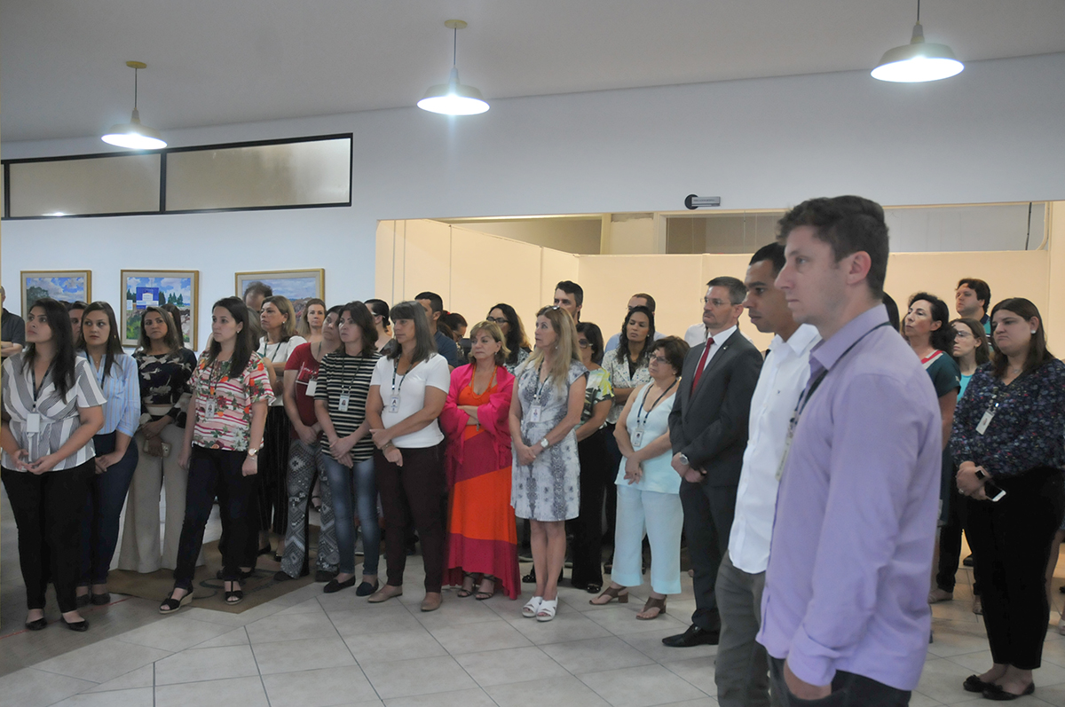 O presidente da Companhia de Habitação do Paraná (Cohapar), Jorge Lange, realizou a primeira reunião trabalho com os funcionários da empresa nesta segunda-feira (14). A assinatura do termo de posse aconteceu na última sexta-feira (11), após a indicação do governador Carlos Massa Ratinho Junior ter sido aprovada pelo Conselho de Administração da companhia.